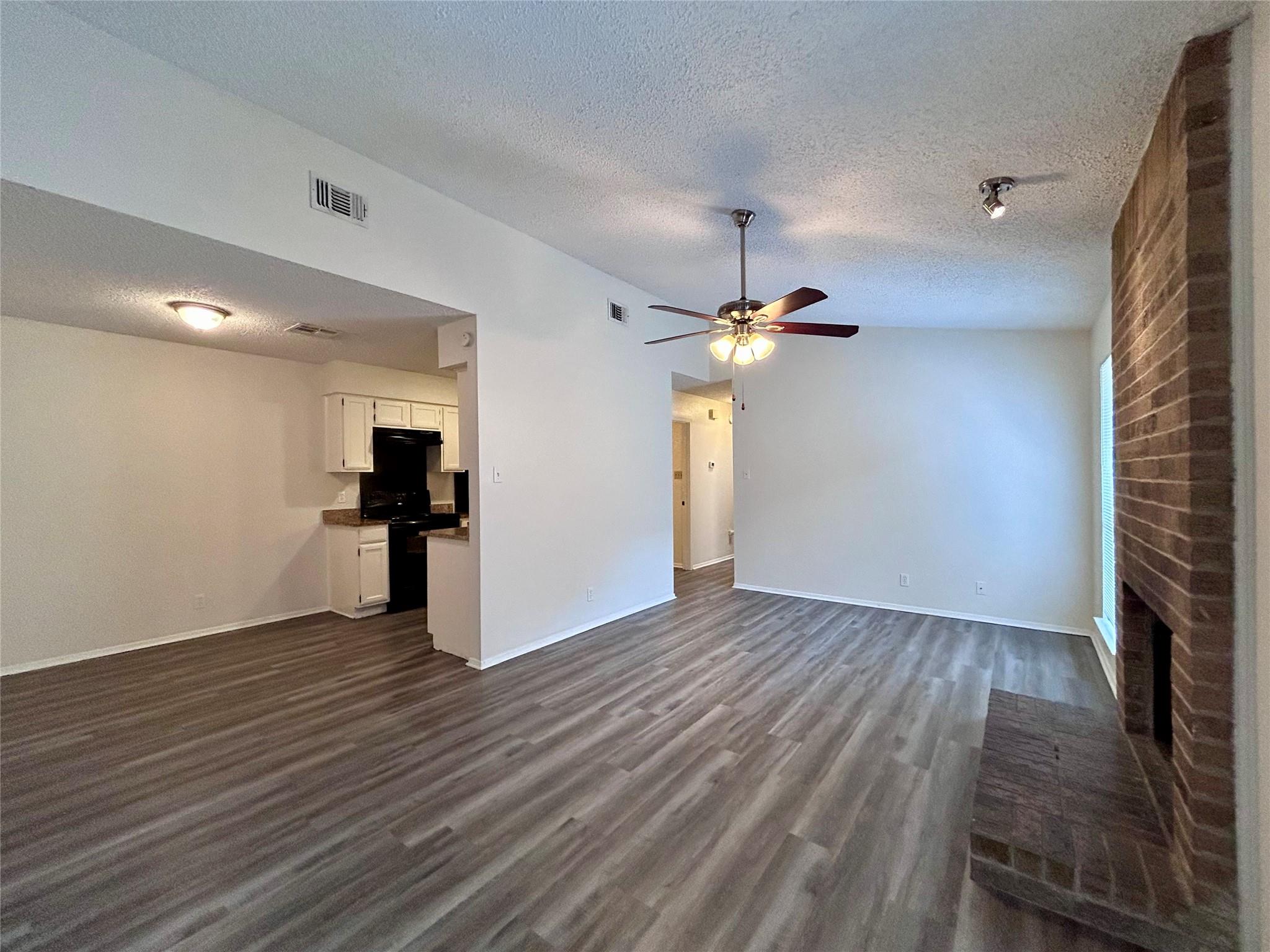 2103 Courtney St #b Property Photo 5