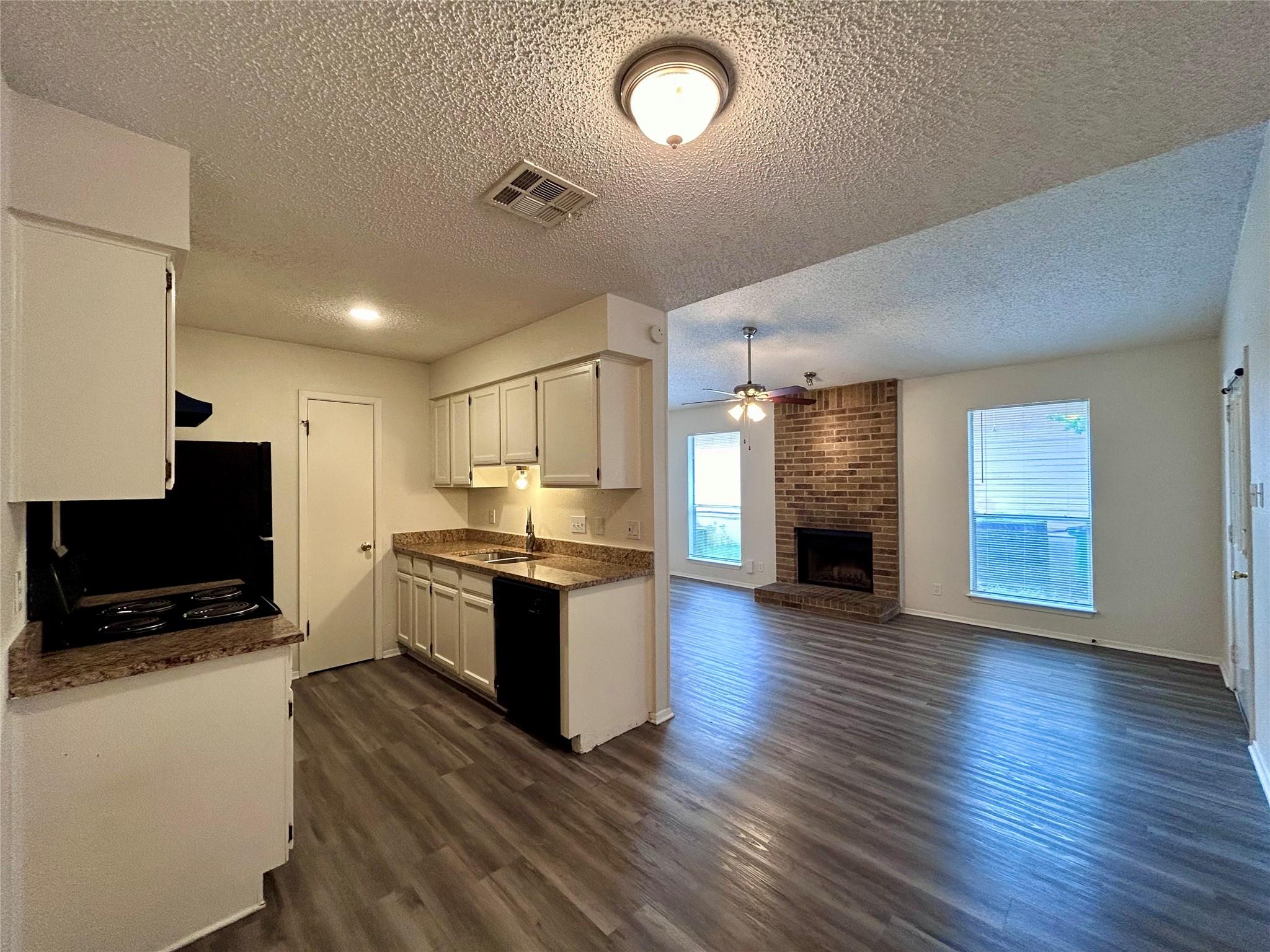 2103 Courtney St #b Property Photo 8