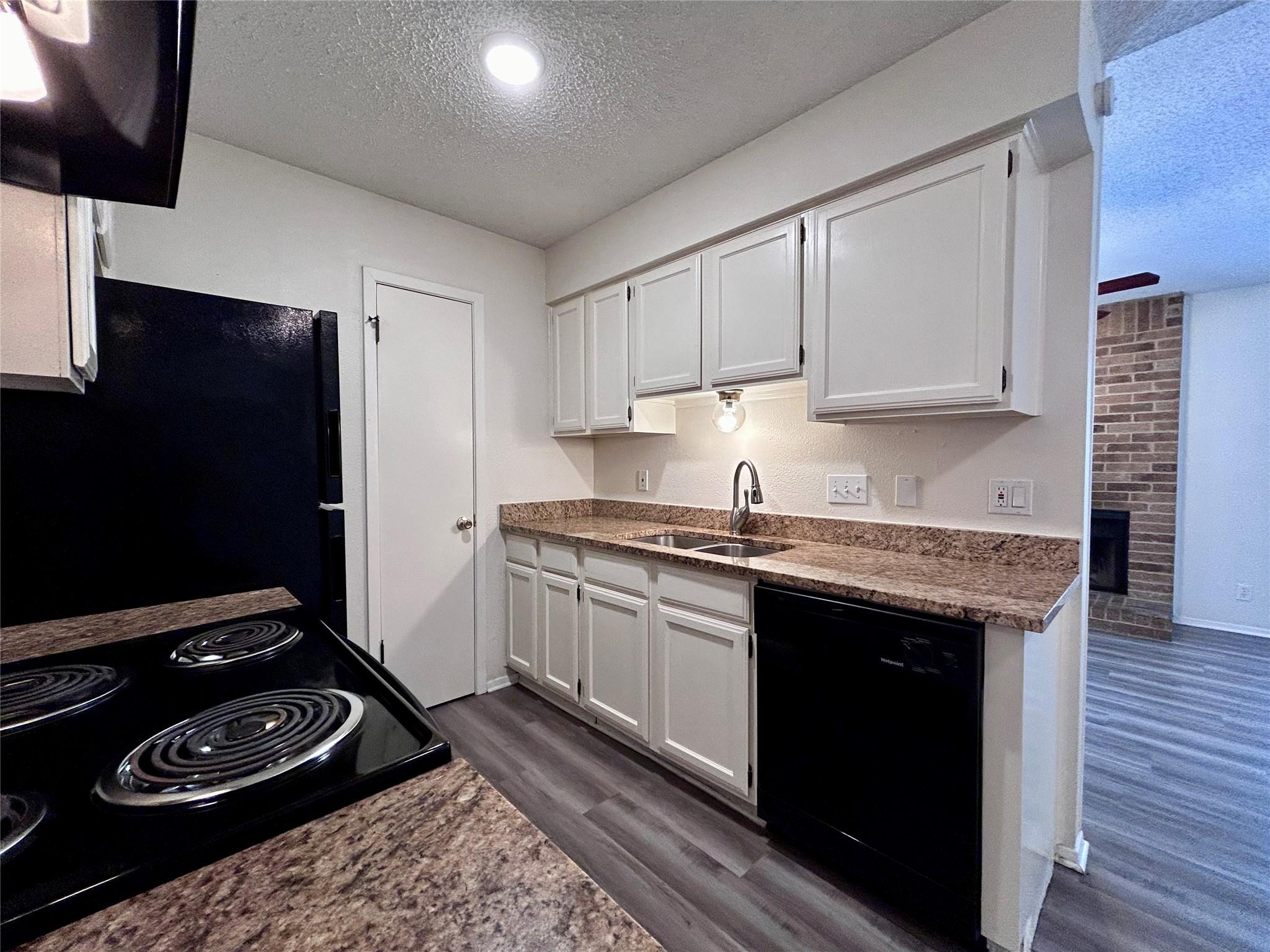 2103 Courtney St #b Property Photo 9