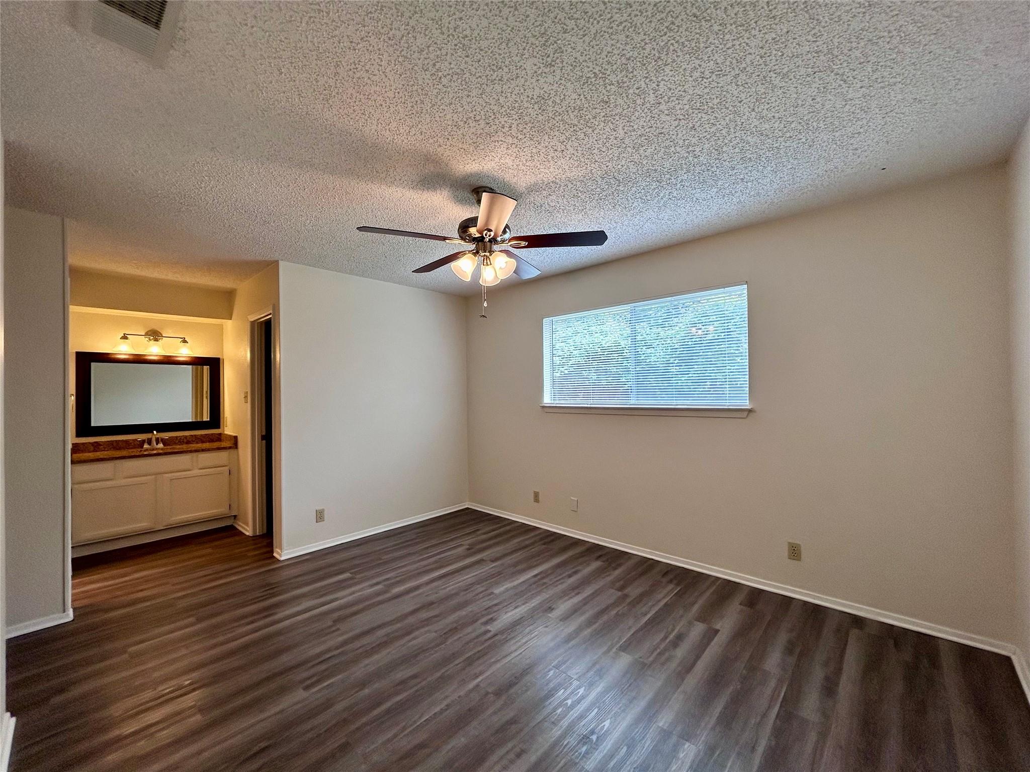 2103 Courtney St #b Property Photo 15