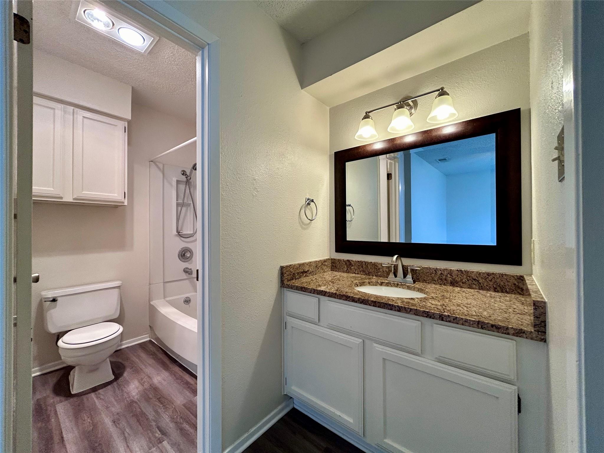 2103 Courtney St #b Property Photo 16