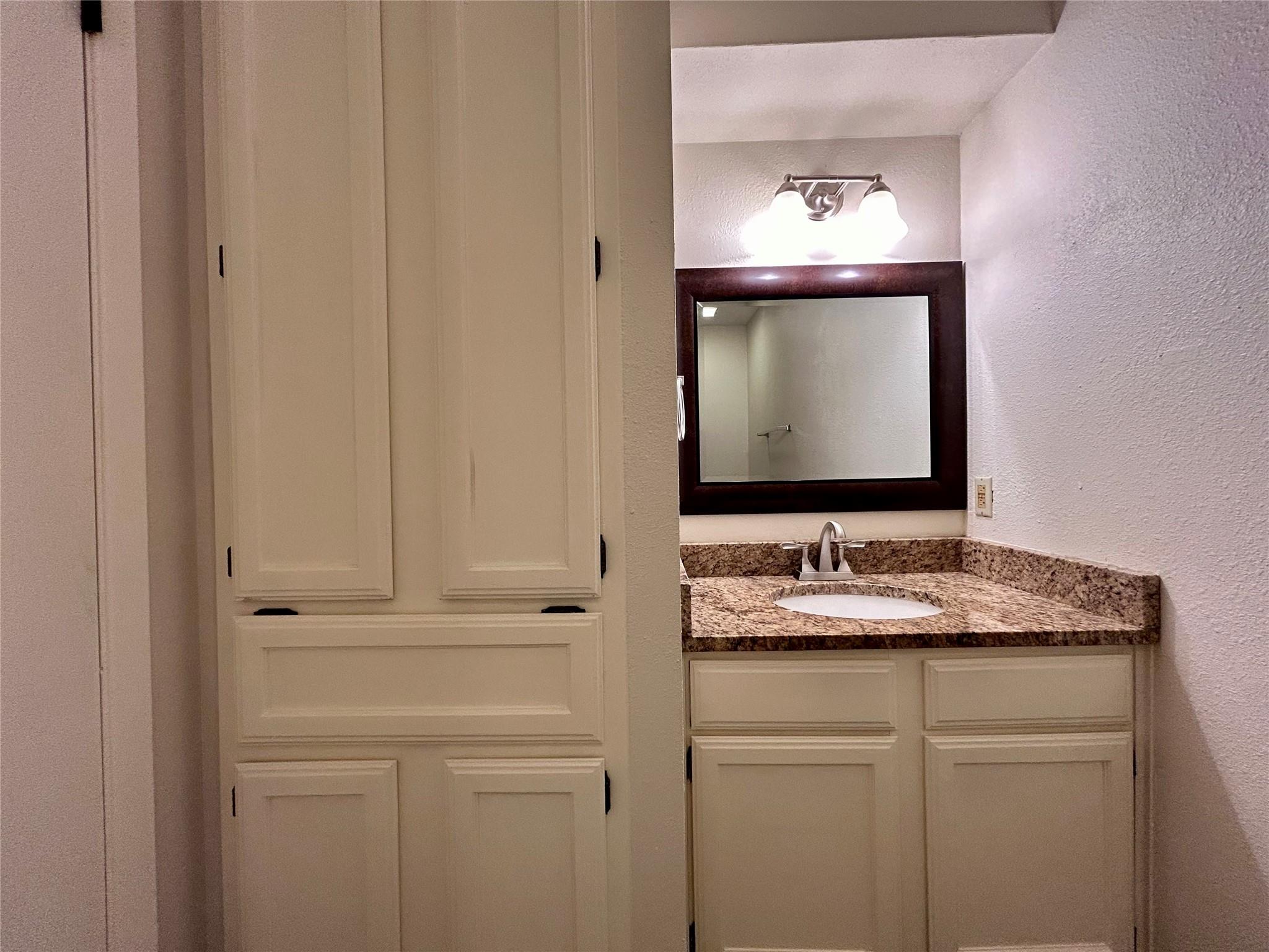 2103 Courtney St #b Property Photo 18