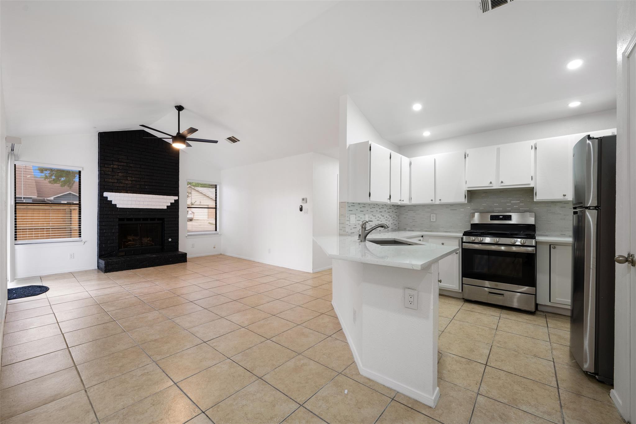 2625 Garrettson Dr B Property Photo 2