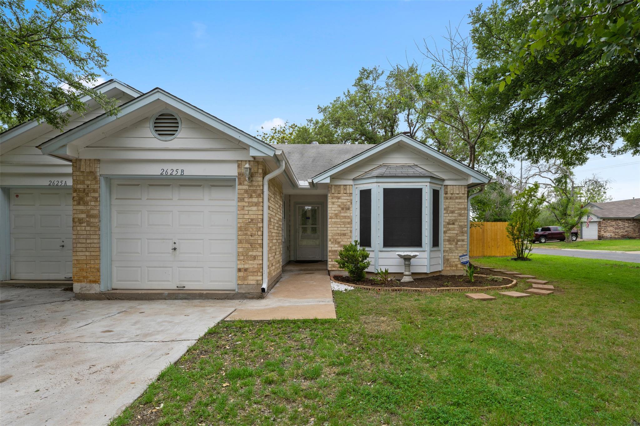 2625 Garrettson Dr B Property Photo 3