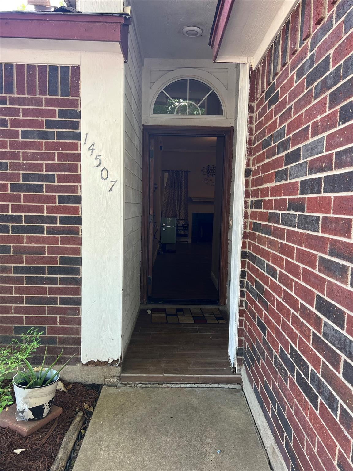 14507 Oliphant St Property Photo 5