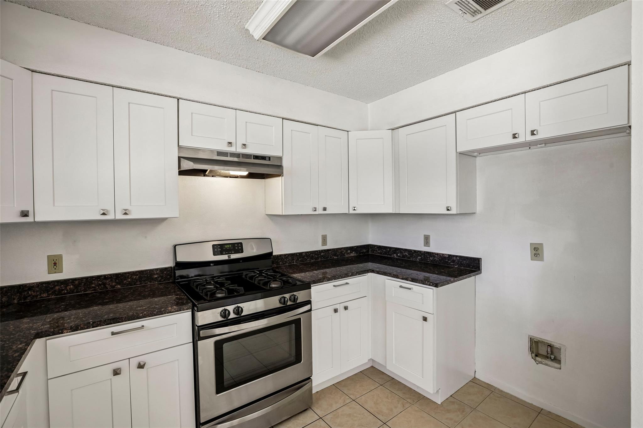 4205 Iriona Bnd Property Photo 8