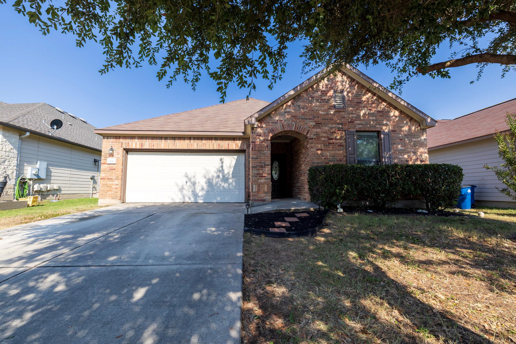 8720 Sturmer St Property Photo 1