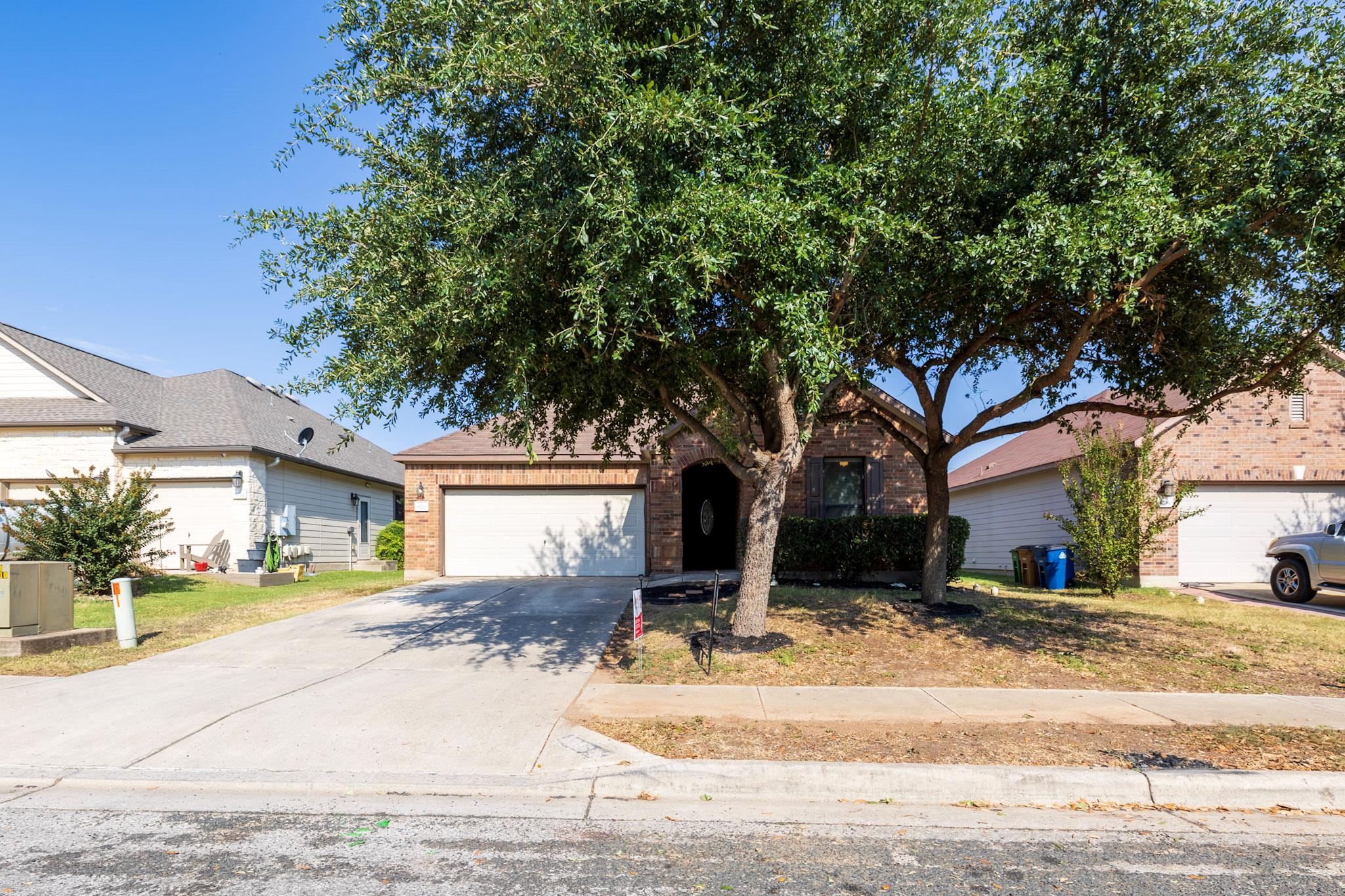 8720 Sturmer St Property Photo 3
