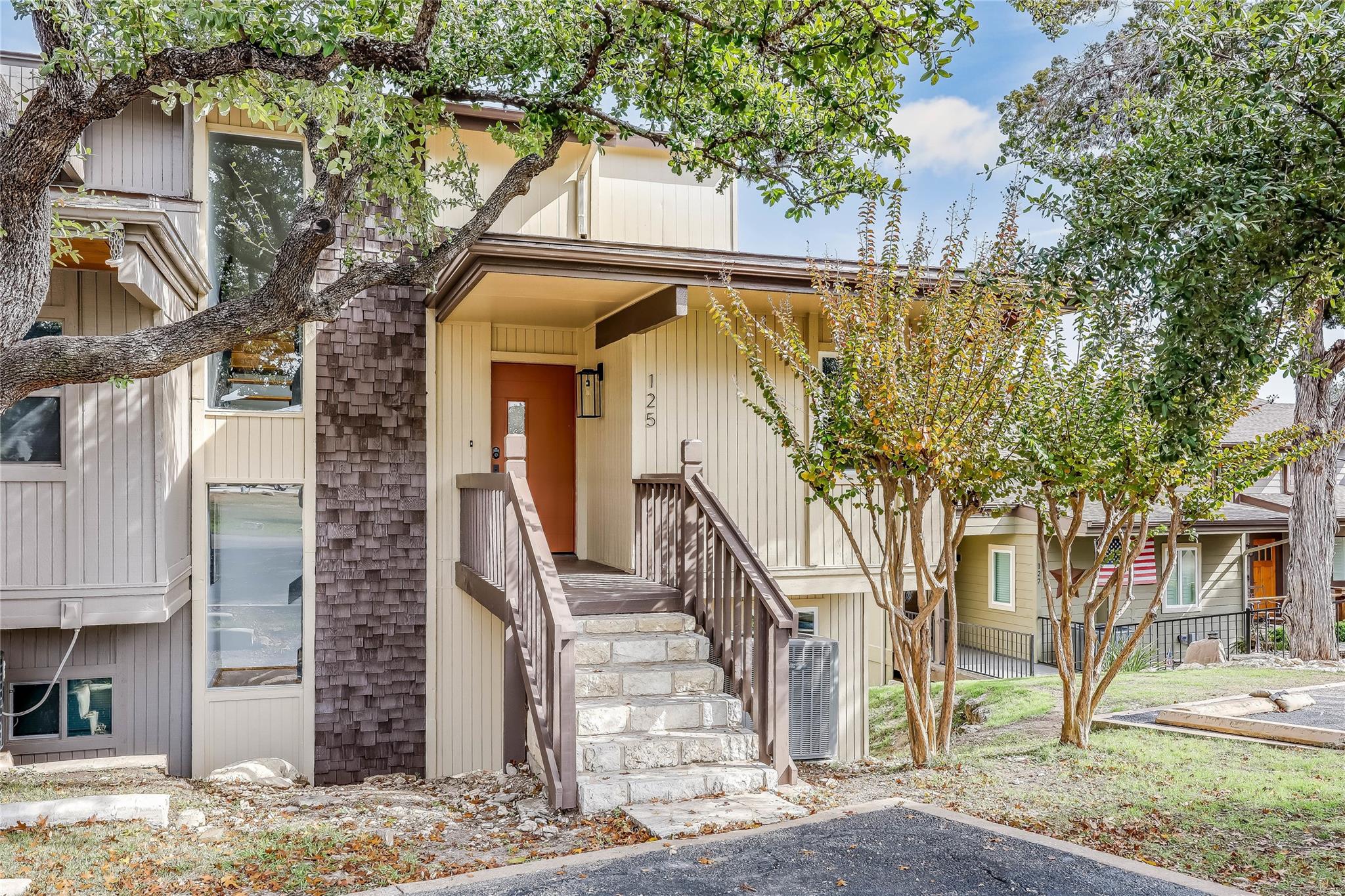 125 Comanche Pt Property Photo 3