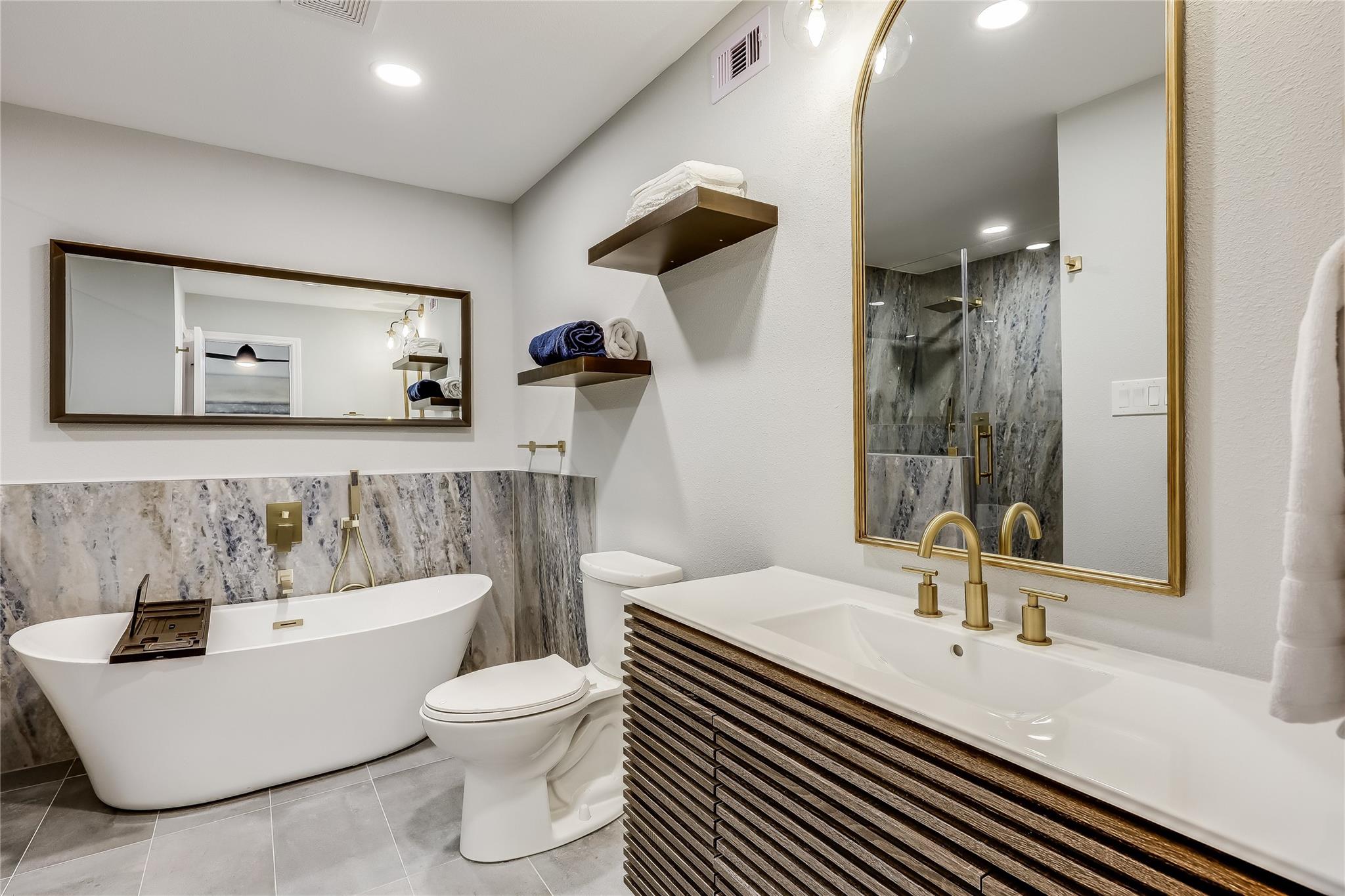 125 Comanche Pt Property Photo 17