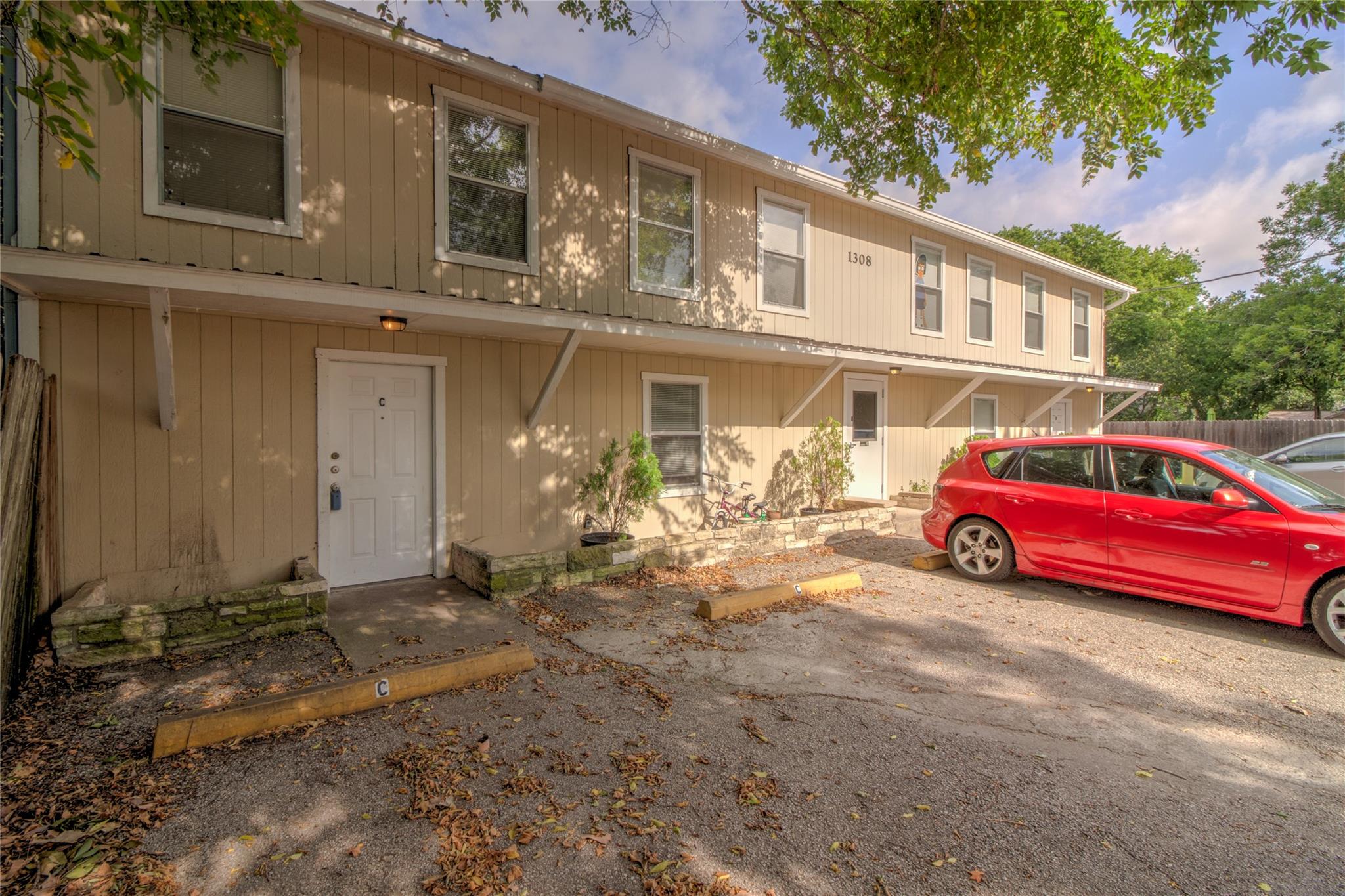 1308 S Pine St #d Property Photo 2