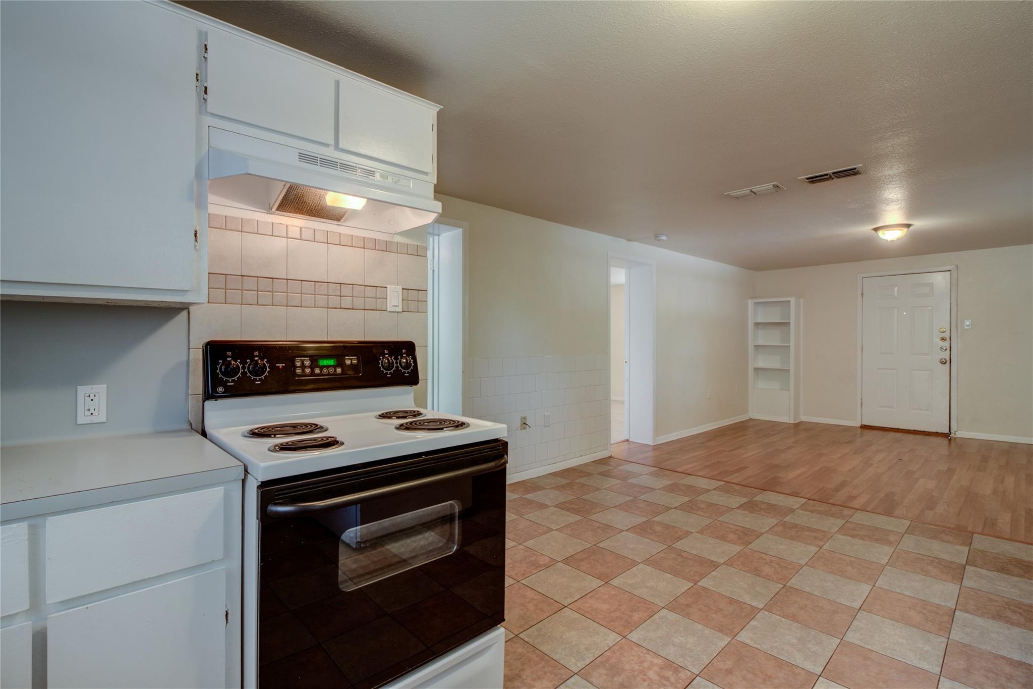 1308 S Pine St #d Property Photo 8