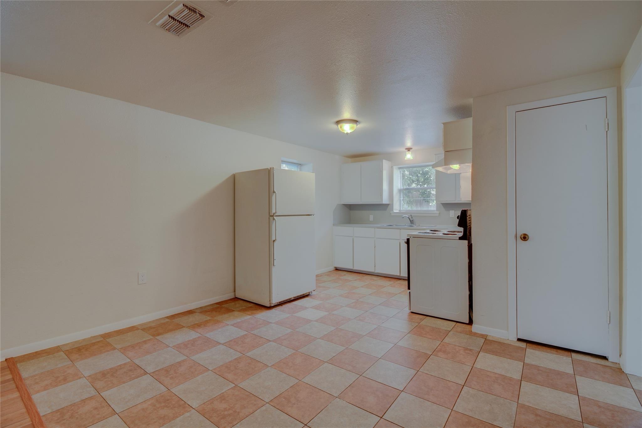 1308 S Pine St #d Property Photo 11