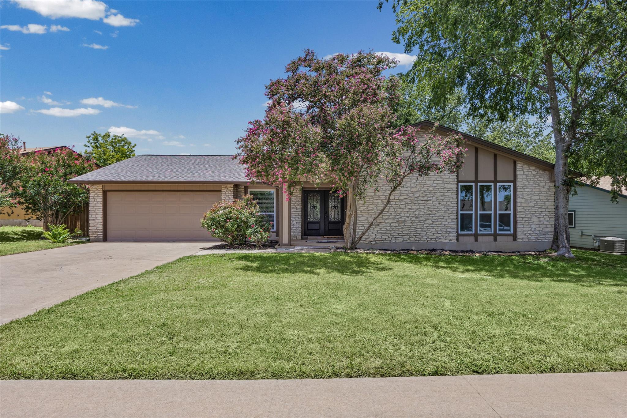 3802 Hawkshead Dr Property Photo 2