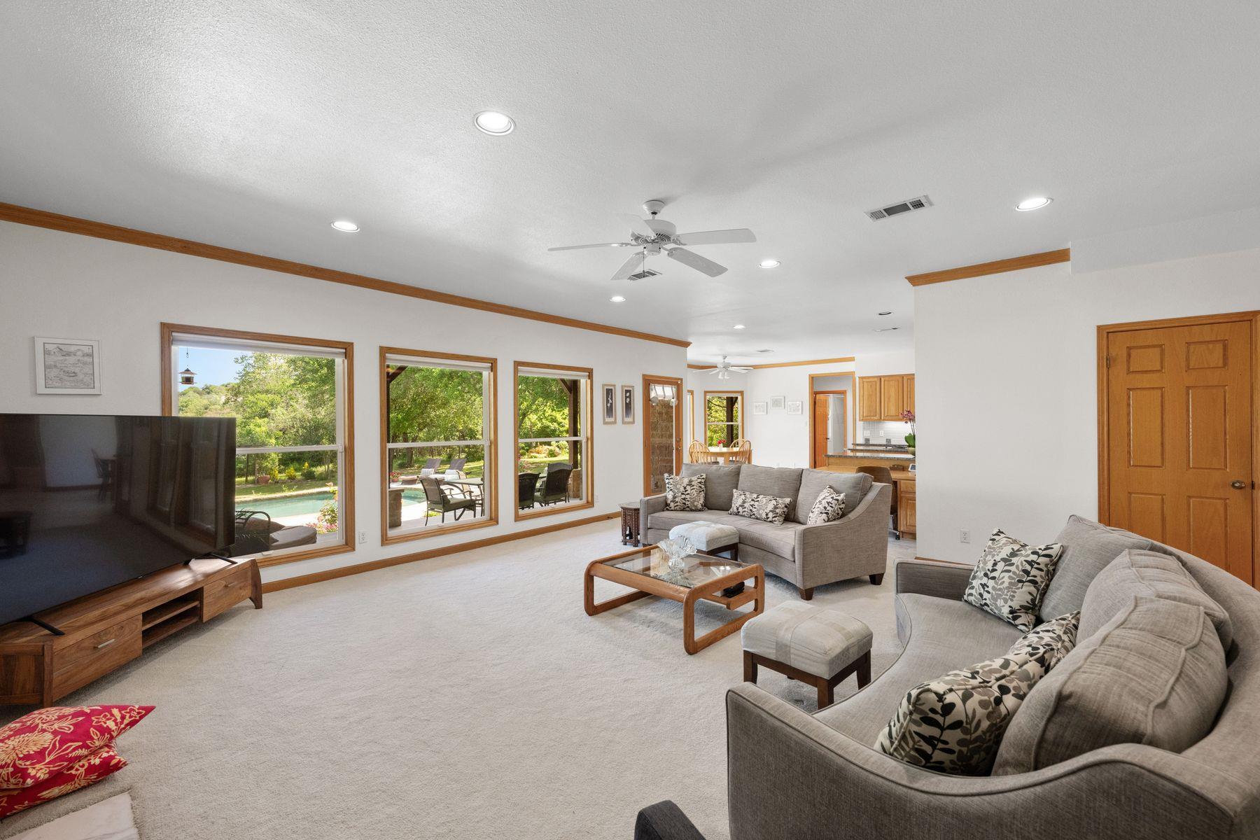 604 Rainbow Cv Property Photo 6