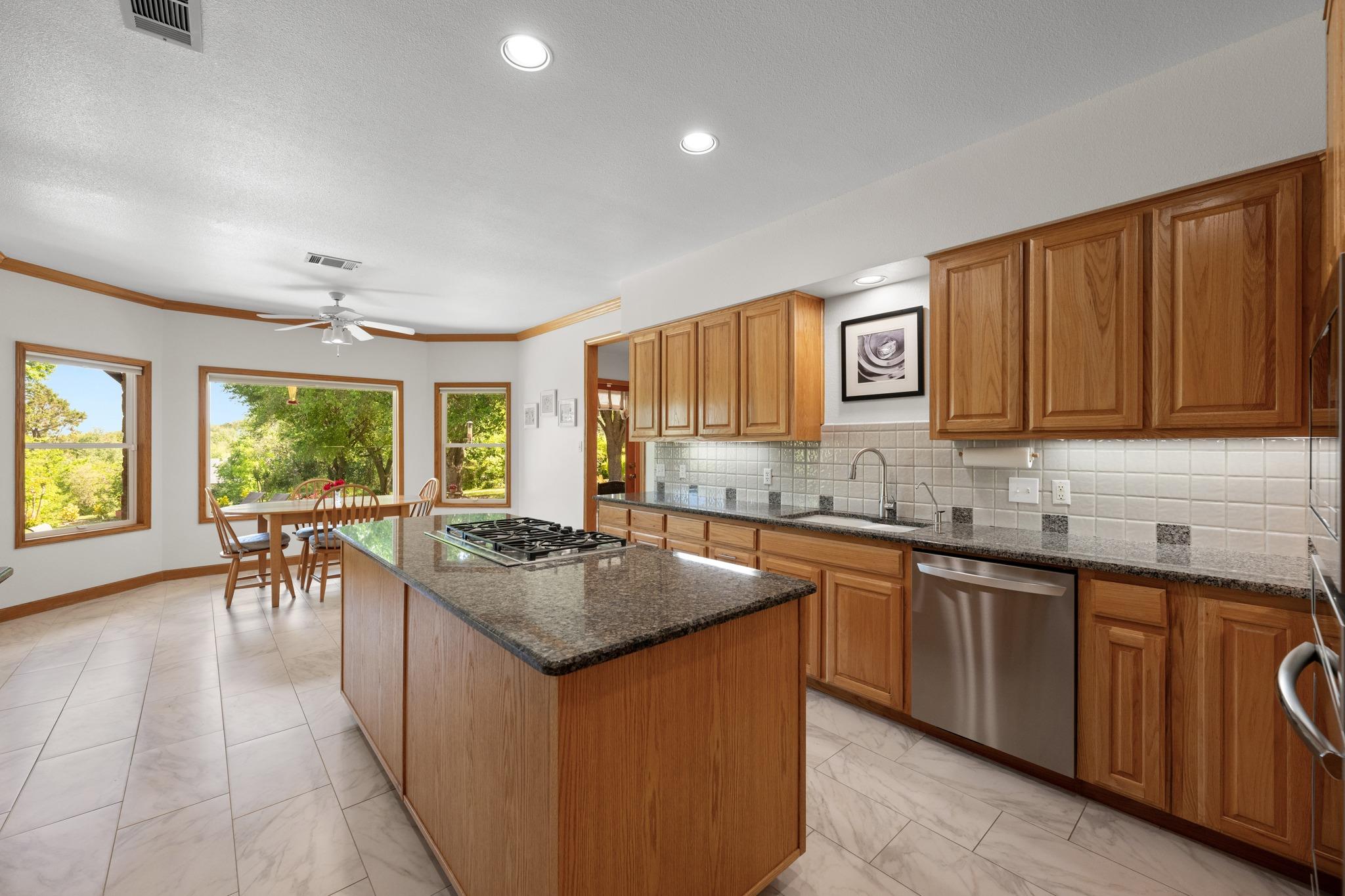 604 Rainbow Cv Property Photo 8