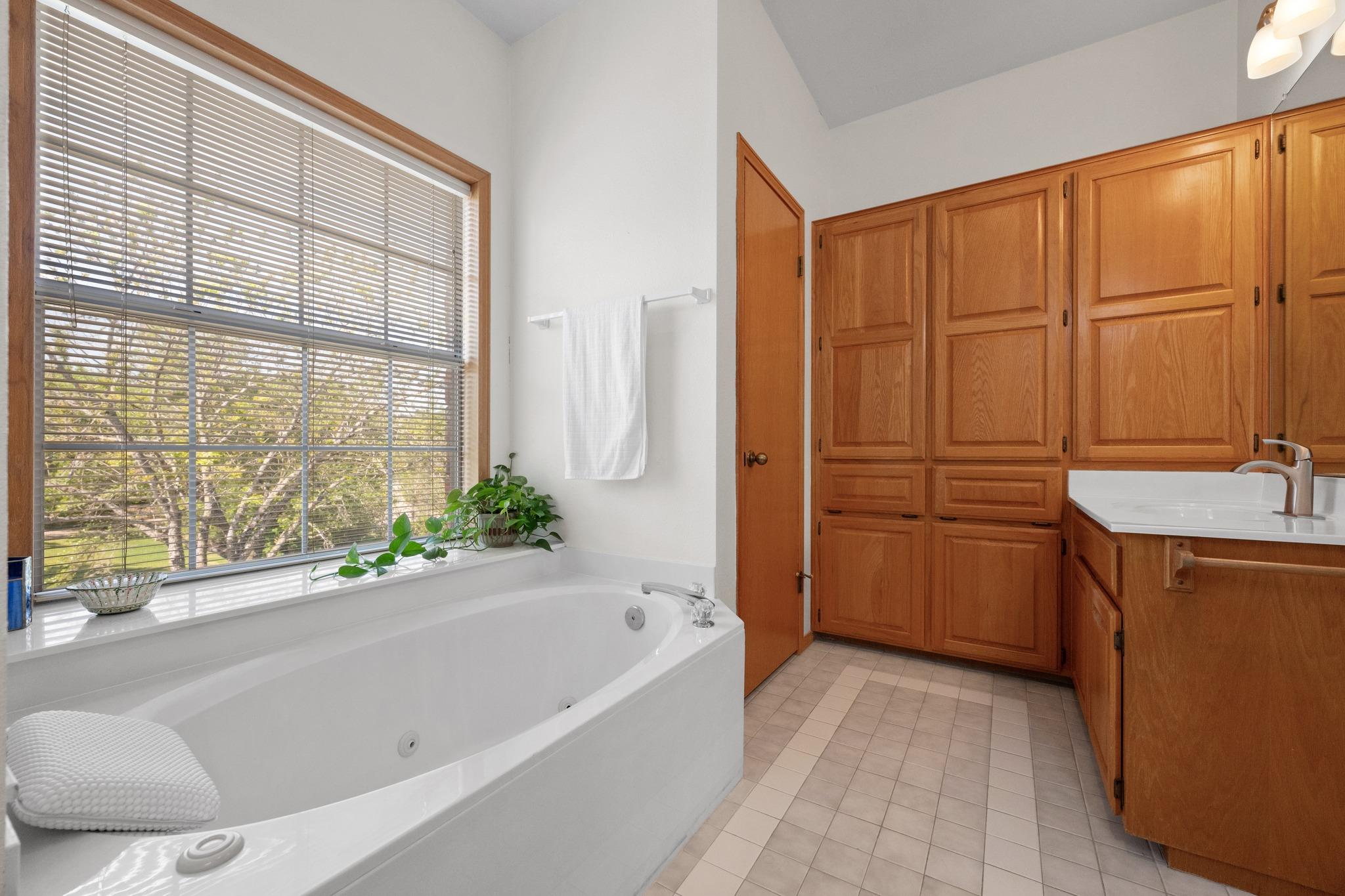 604 Rainbow Cv Property Photo 14