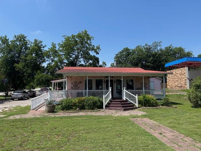 301 W Pecan St Property Photo 1