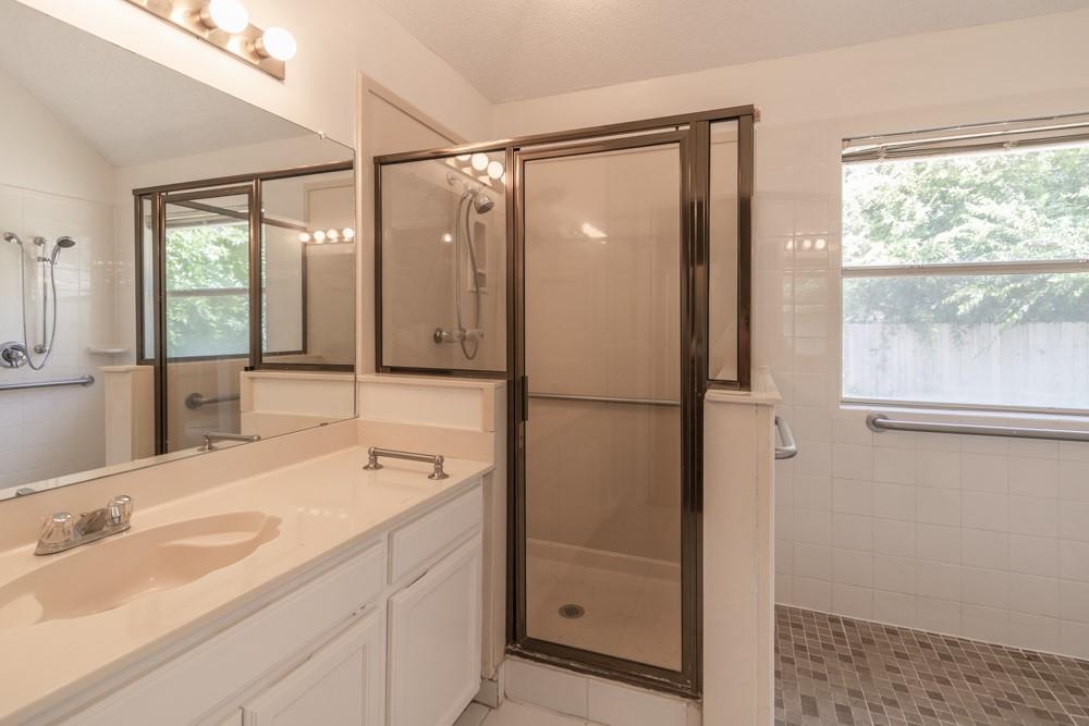 2411 Raintree Path Property Photo 4