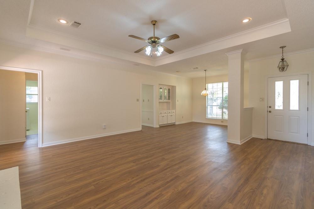 2411 Raintree Path Property Photo 7