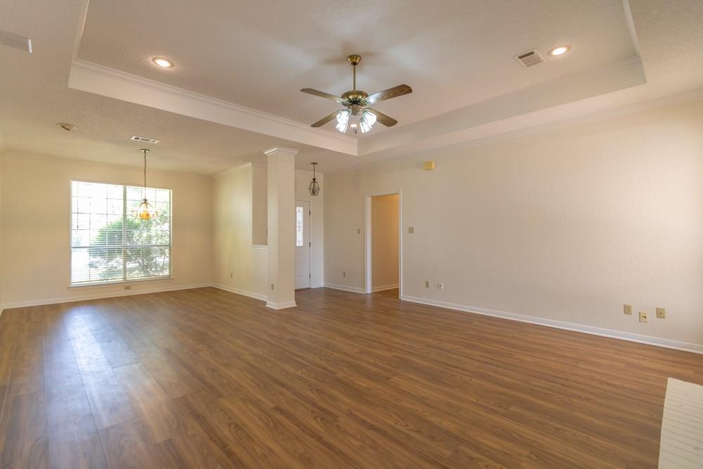 2411 Raintree Path Property Photo 8