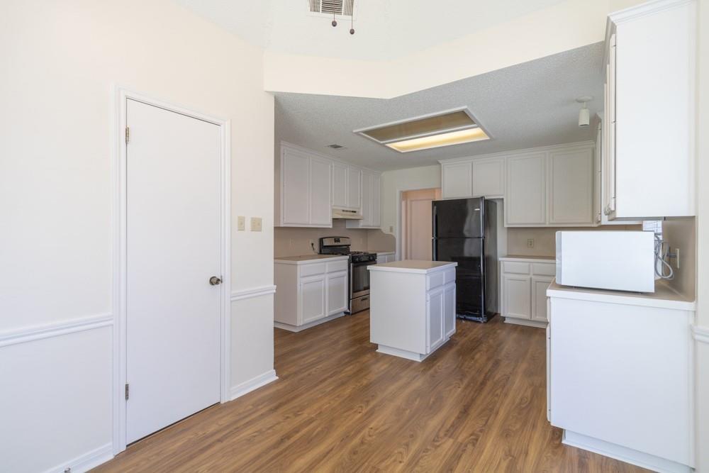 2411 Raintree Path Property Photo 10