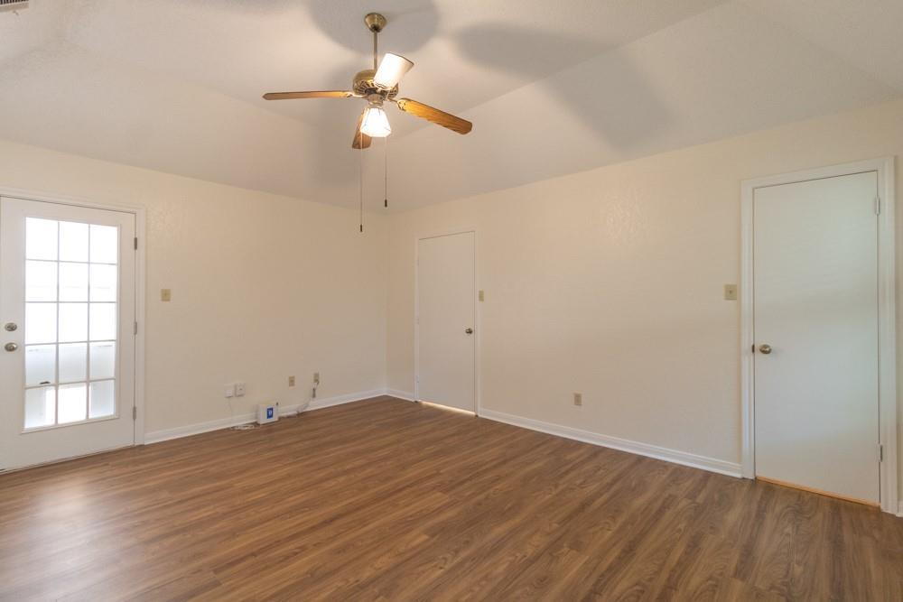 2411 Raintree Path Property Photo 13