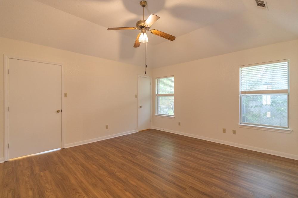 2411 Raintree Path Property Photo 17