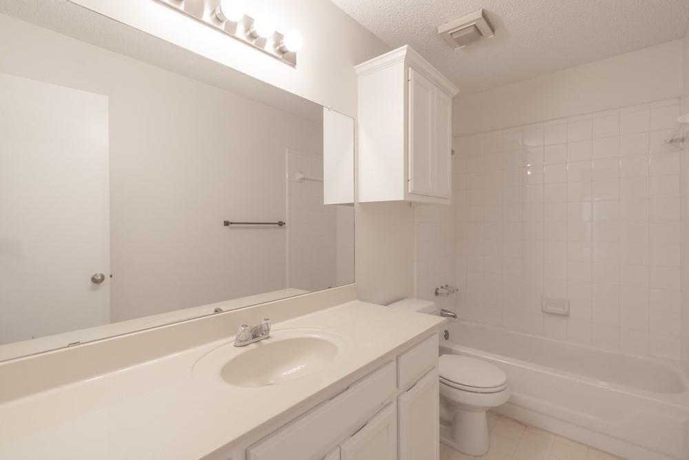 2411 Raintree Path Property Photo 18