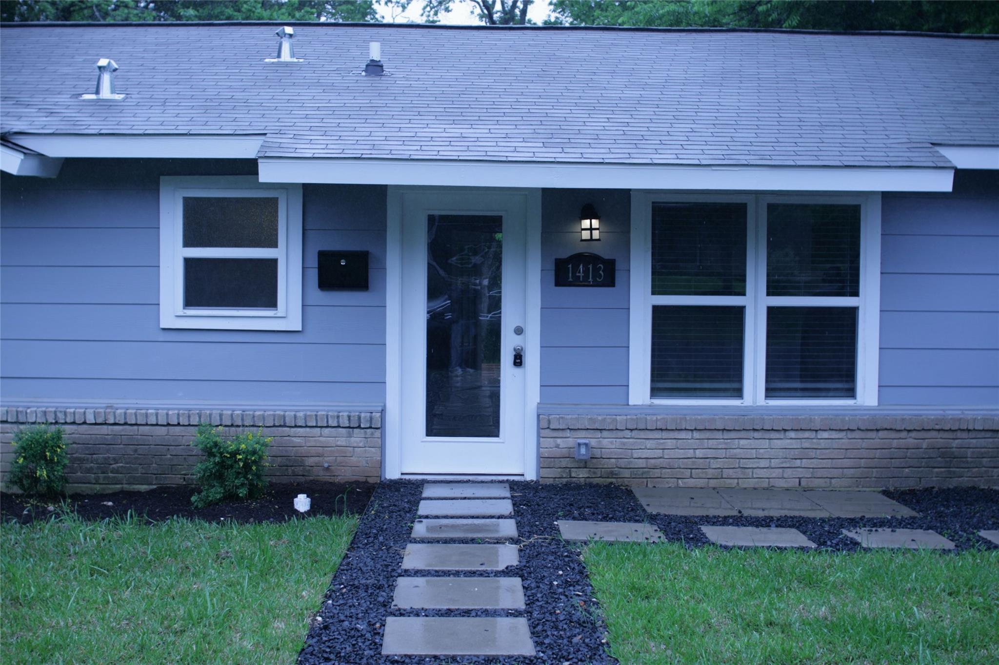 1413 Broadmoor Dr Property Photo 2