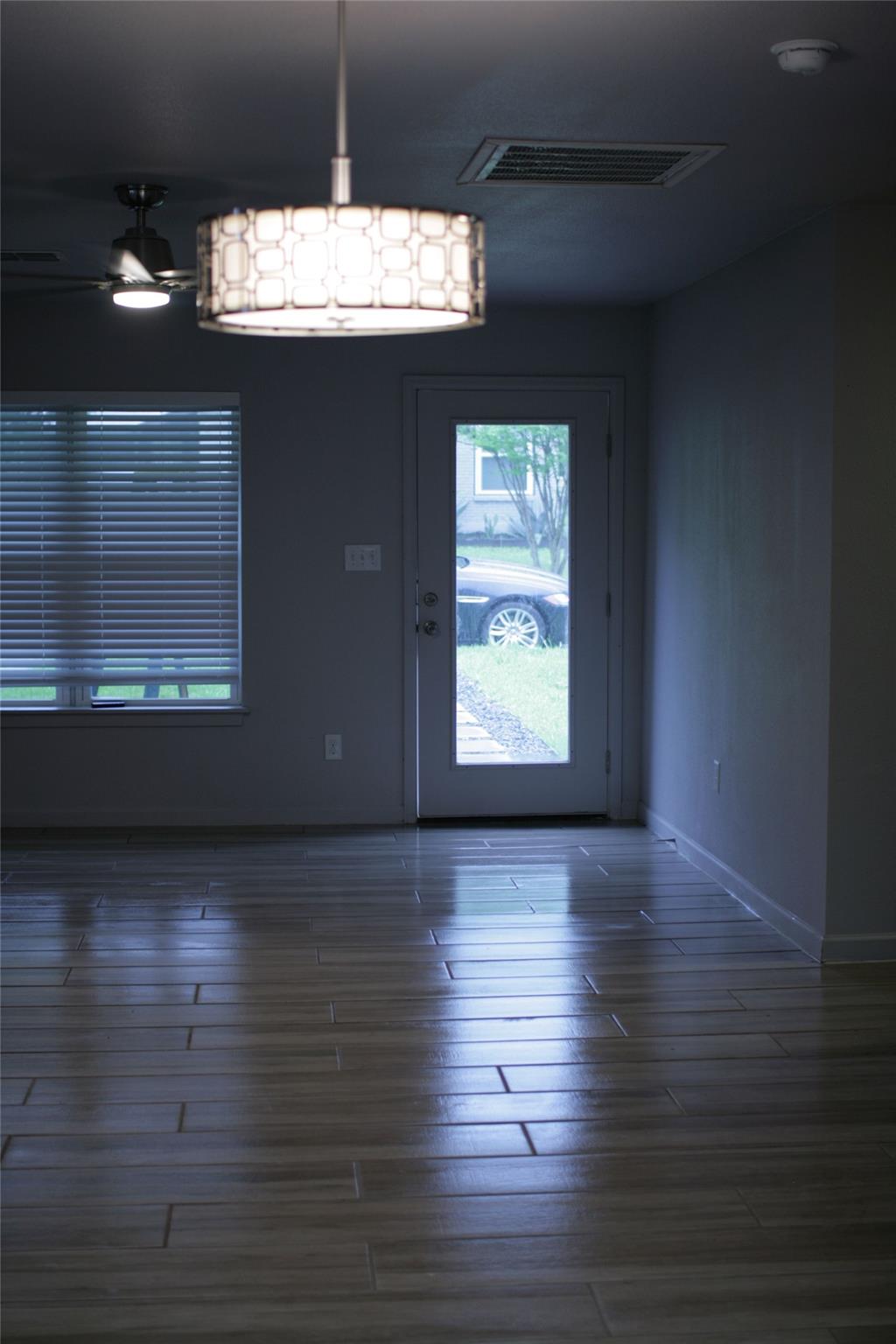 1413 Broadmoor Dr Property Photo 3