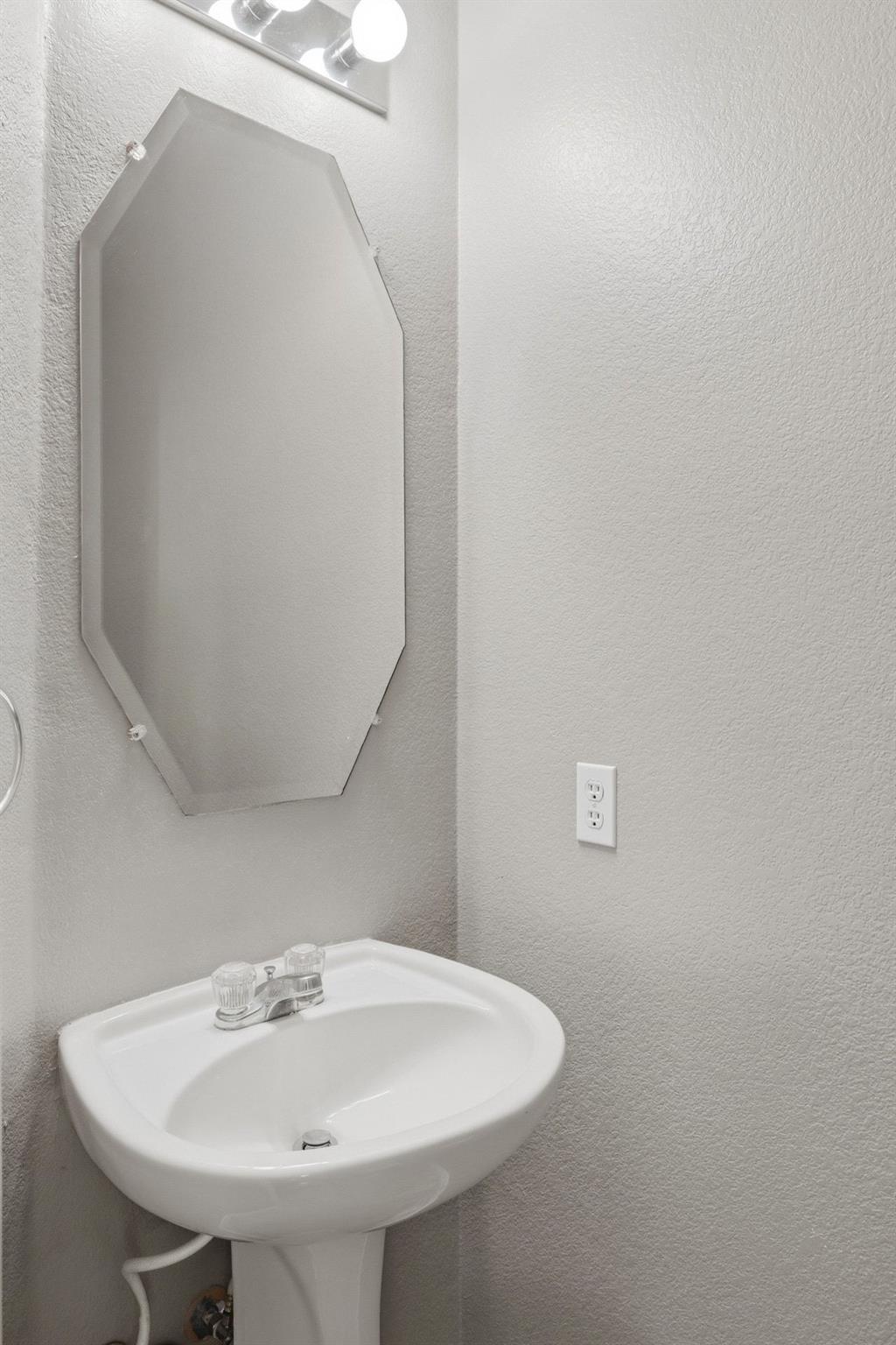 1928 Barnett Dr Property Photo 33