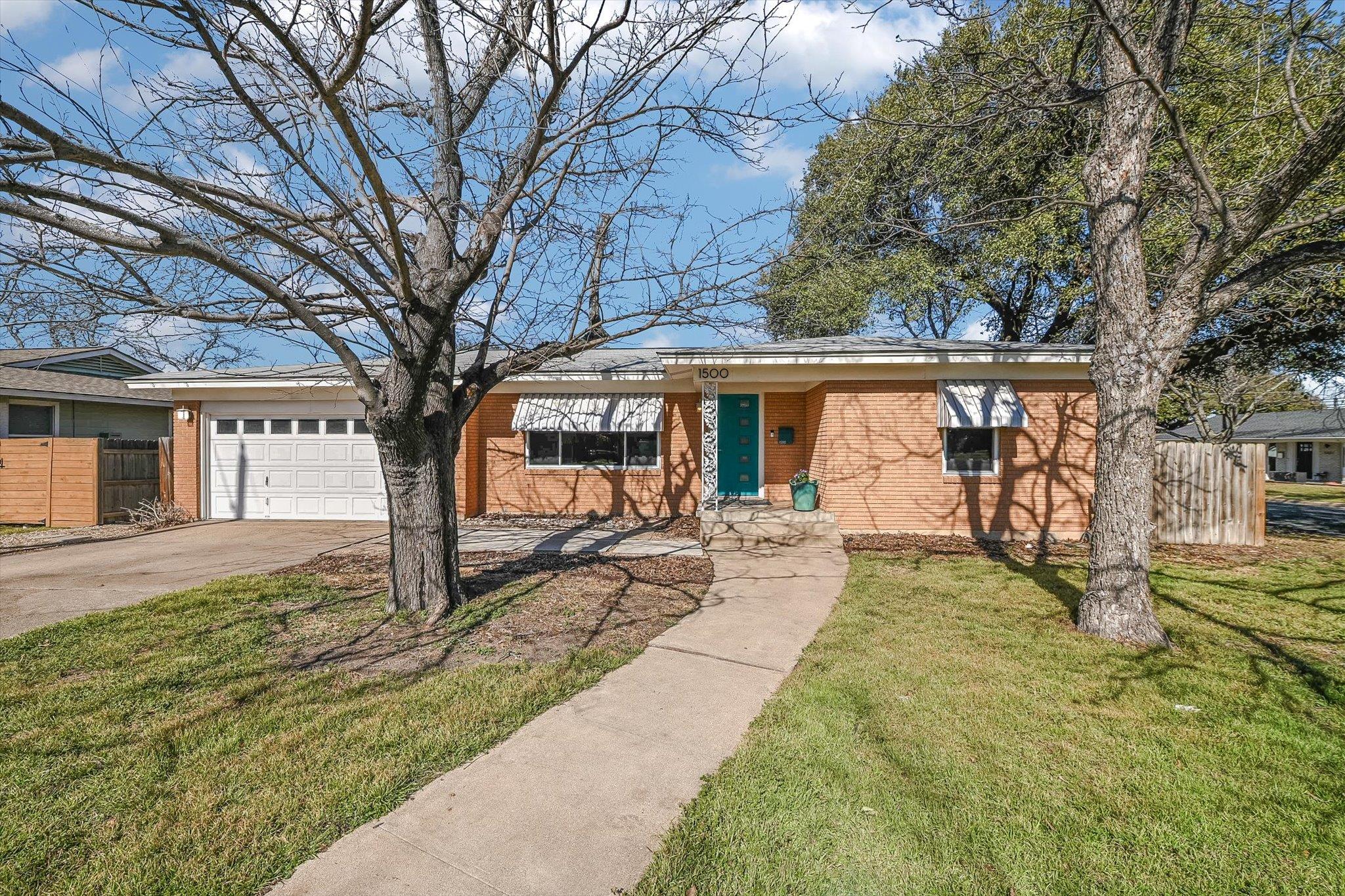 1500 Villanova Dr Property Photo