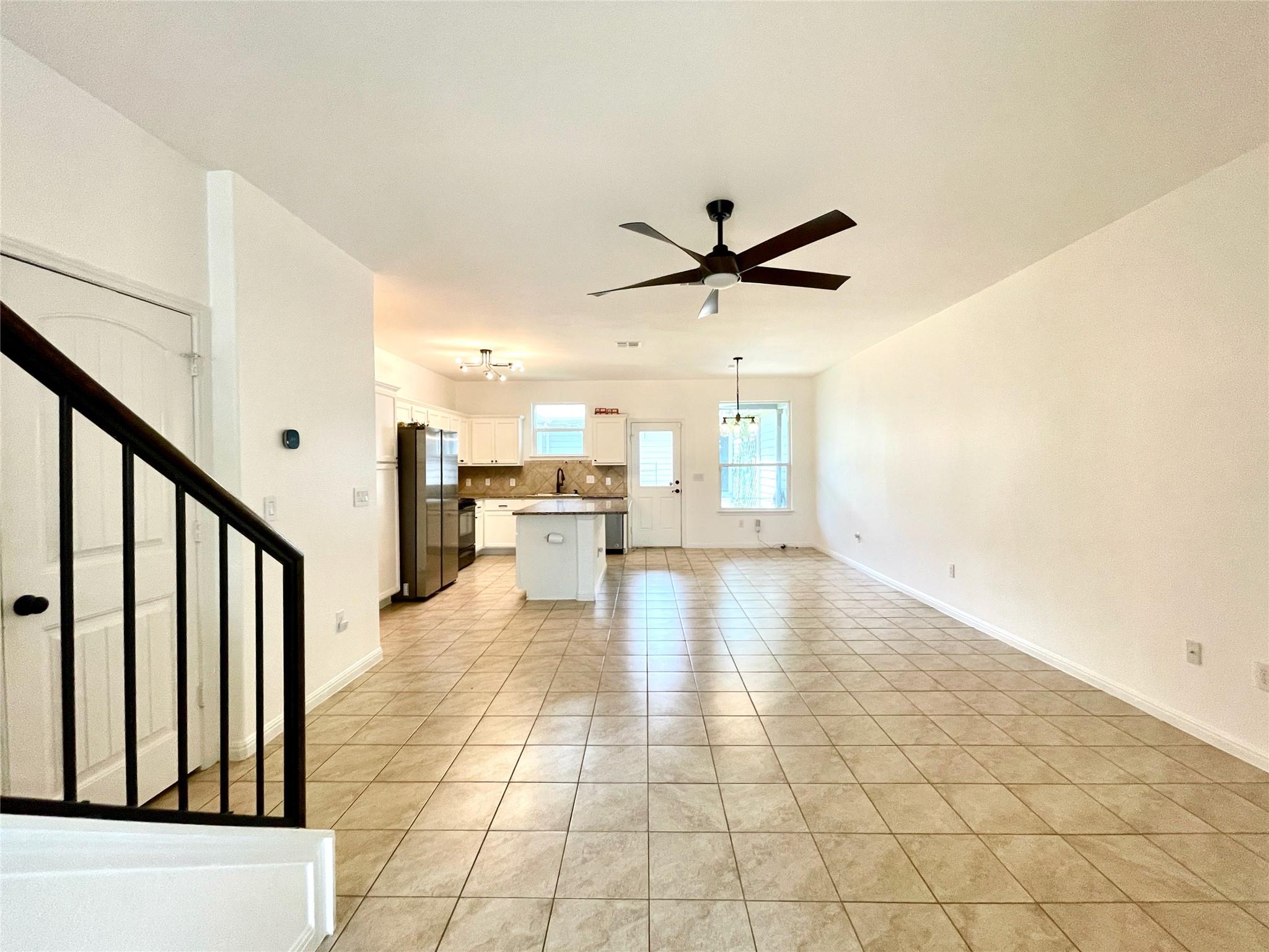 402 Crater Lake Dr Property Photo 6