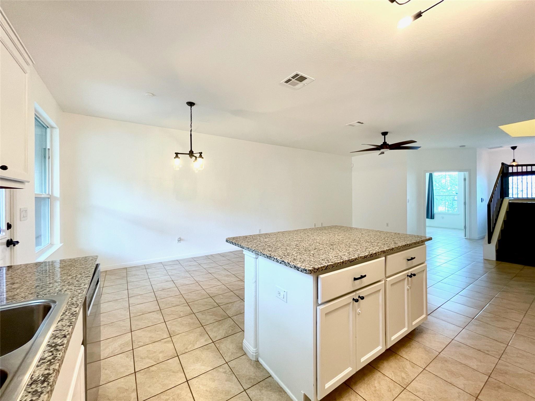 402 Crater Lake Dr Property Photo 8