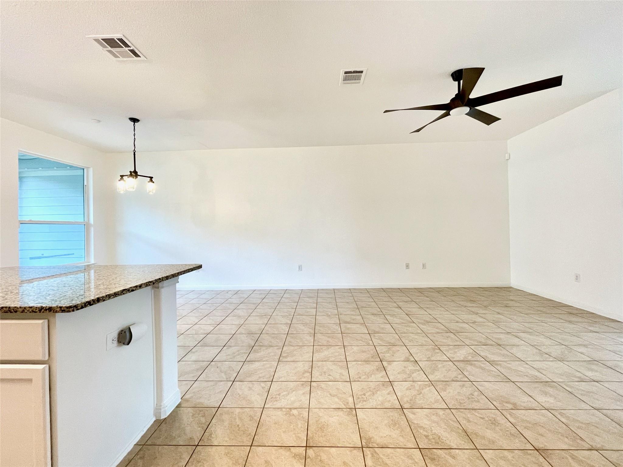 402 Crater Lake Dr Property Photo 12