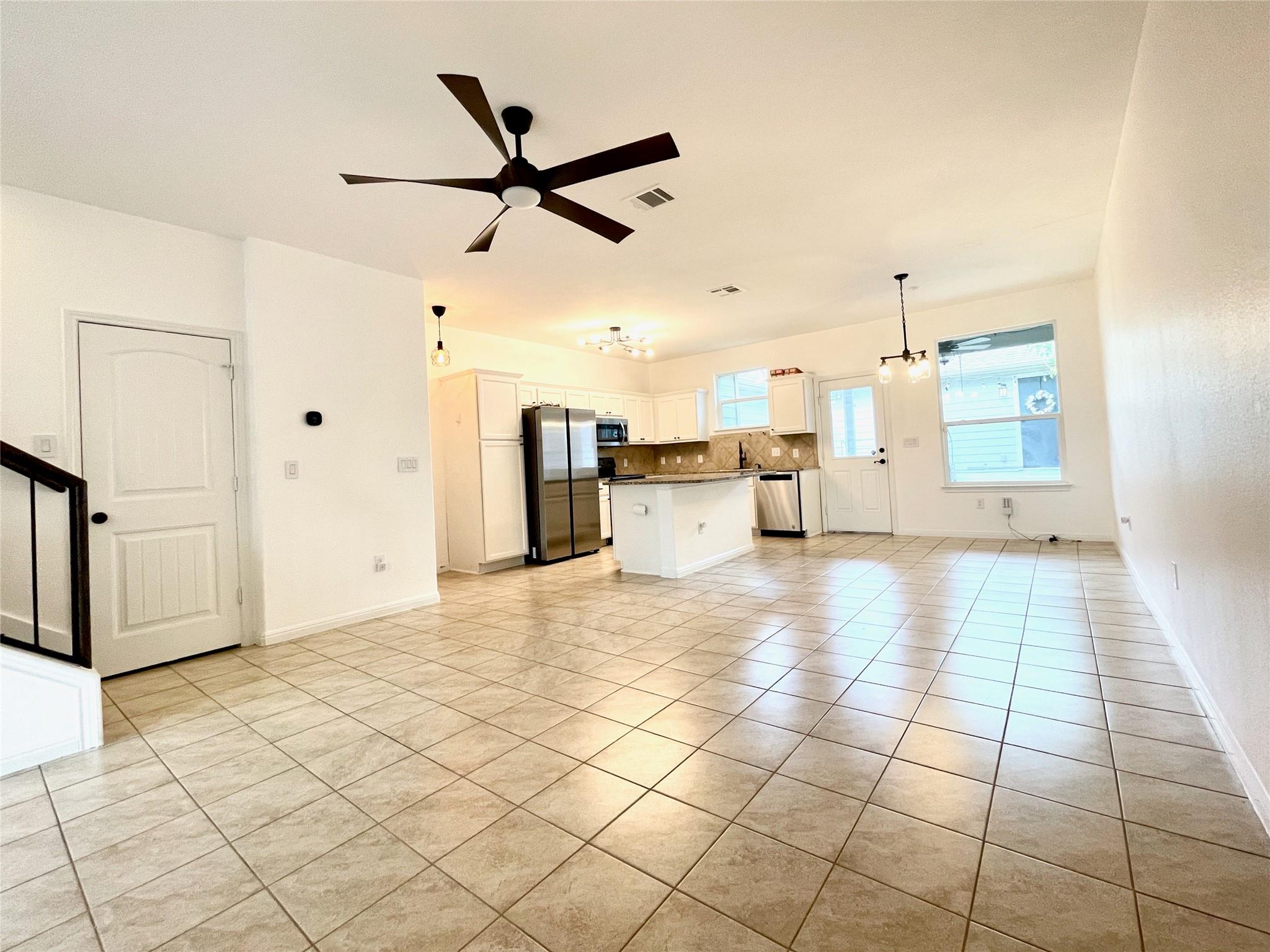402 Crater Lake Dr Property Photo 13