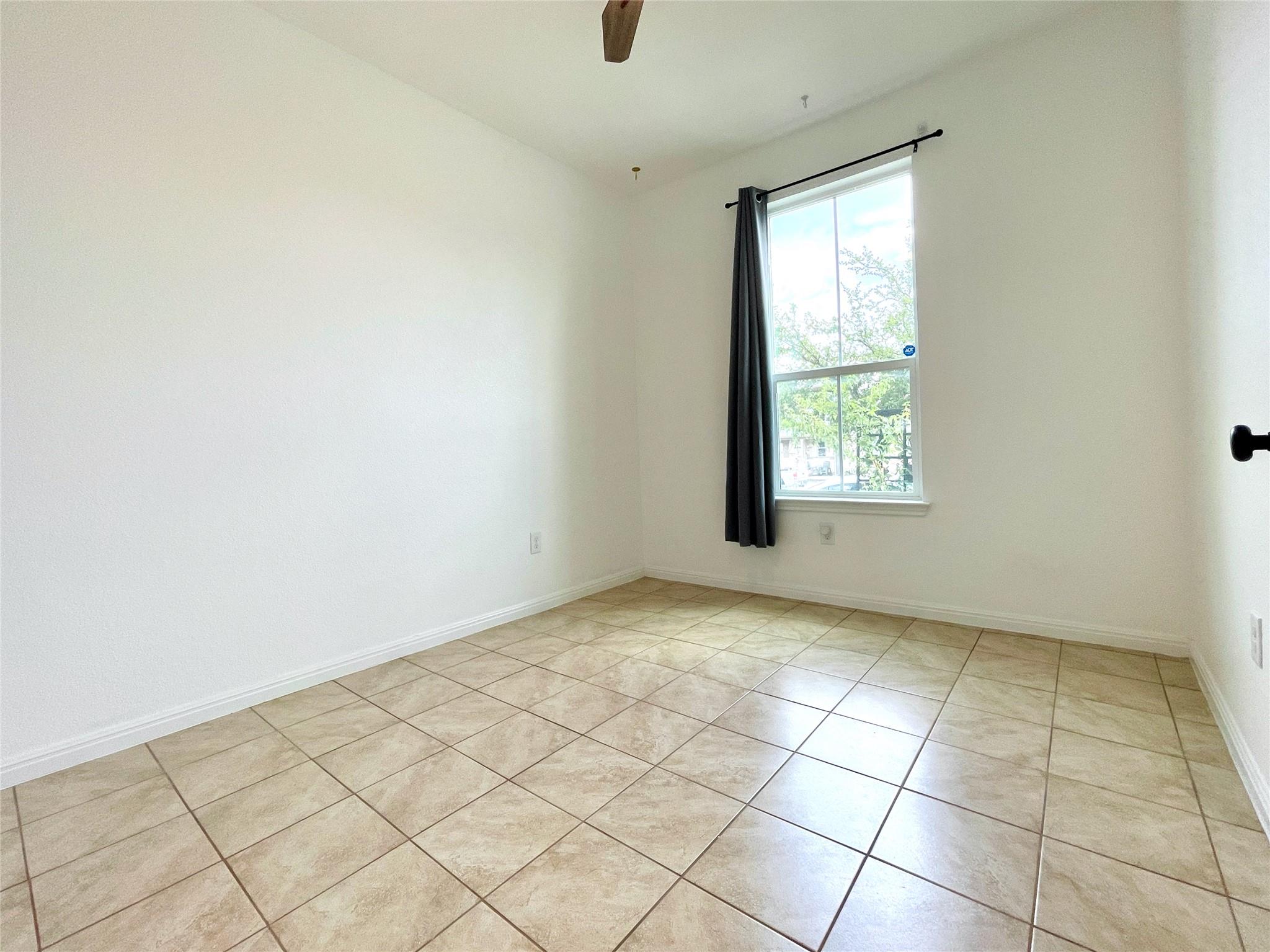 402 Crater Lake Dr Property Photo 15