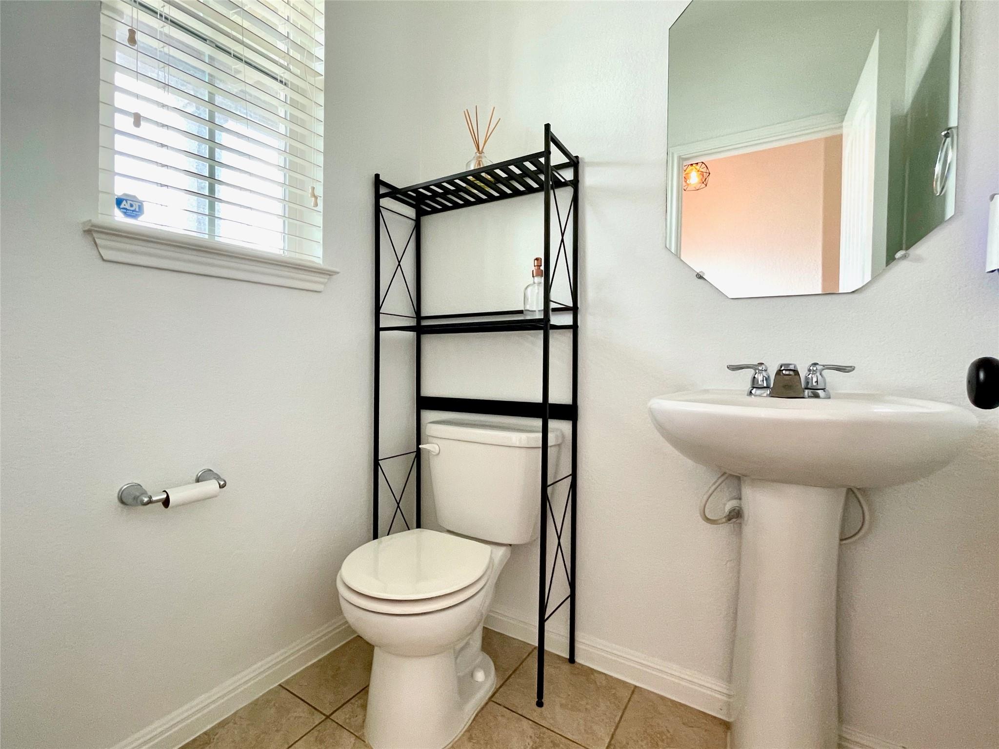402 Crater Lake Dr Property Photo 16