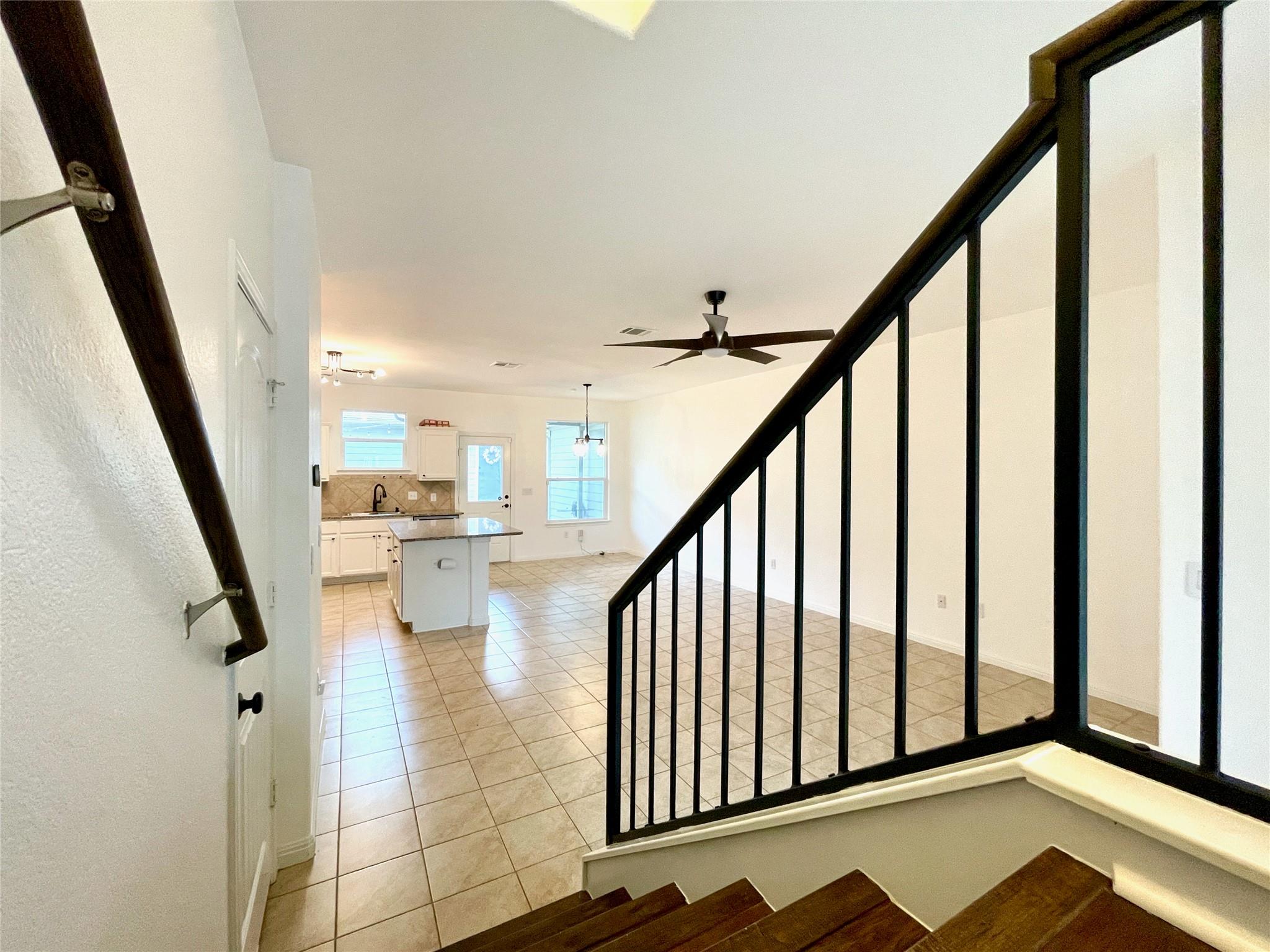 402 Crater Lake Dr Property Photo 17