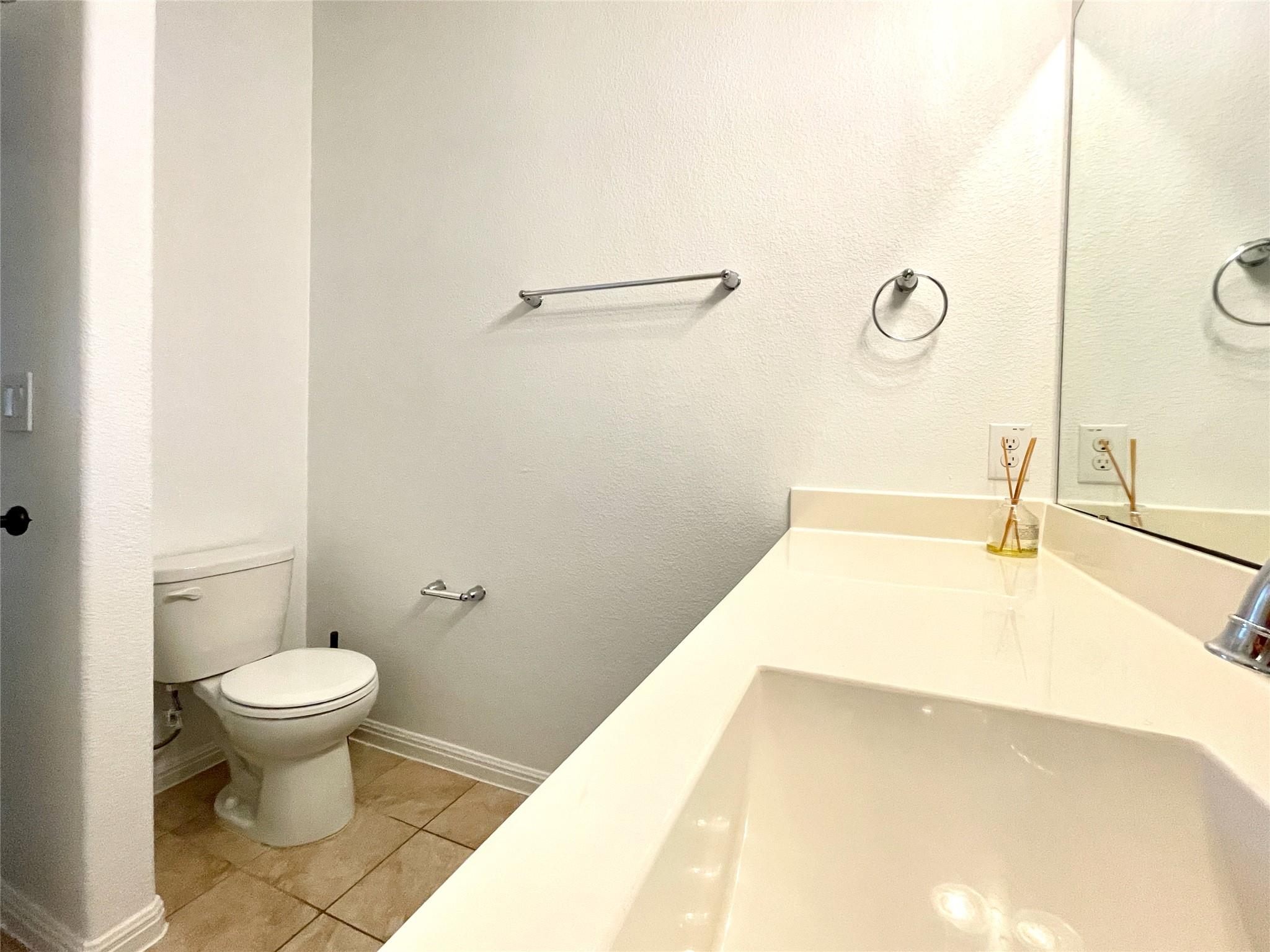 402 Crater Lake Dr Property Photo 21