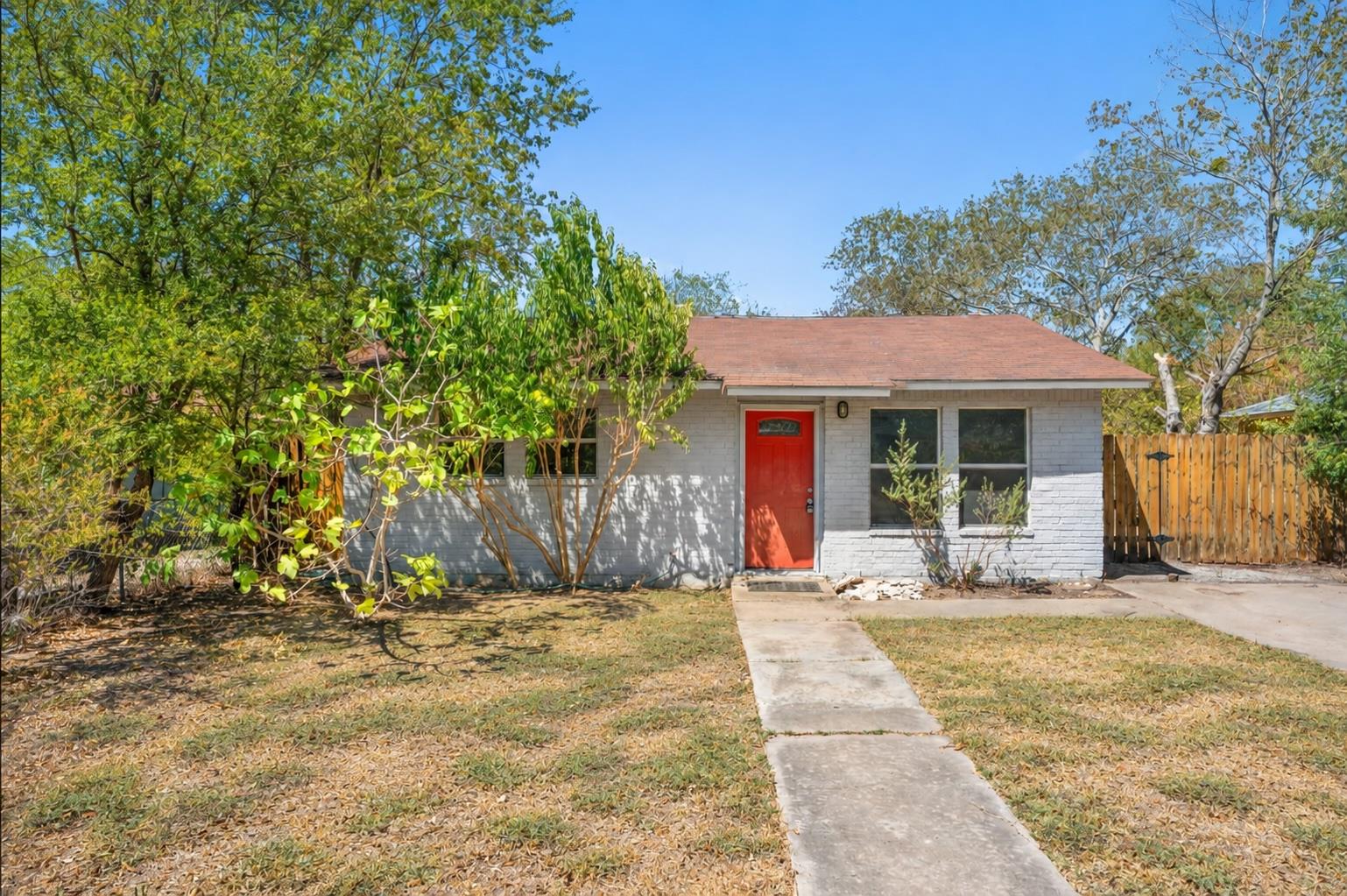 1304 Lily Ter Property Photo 1