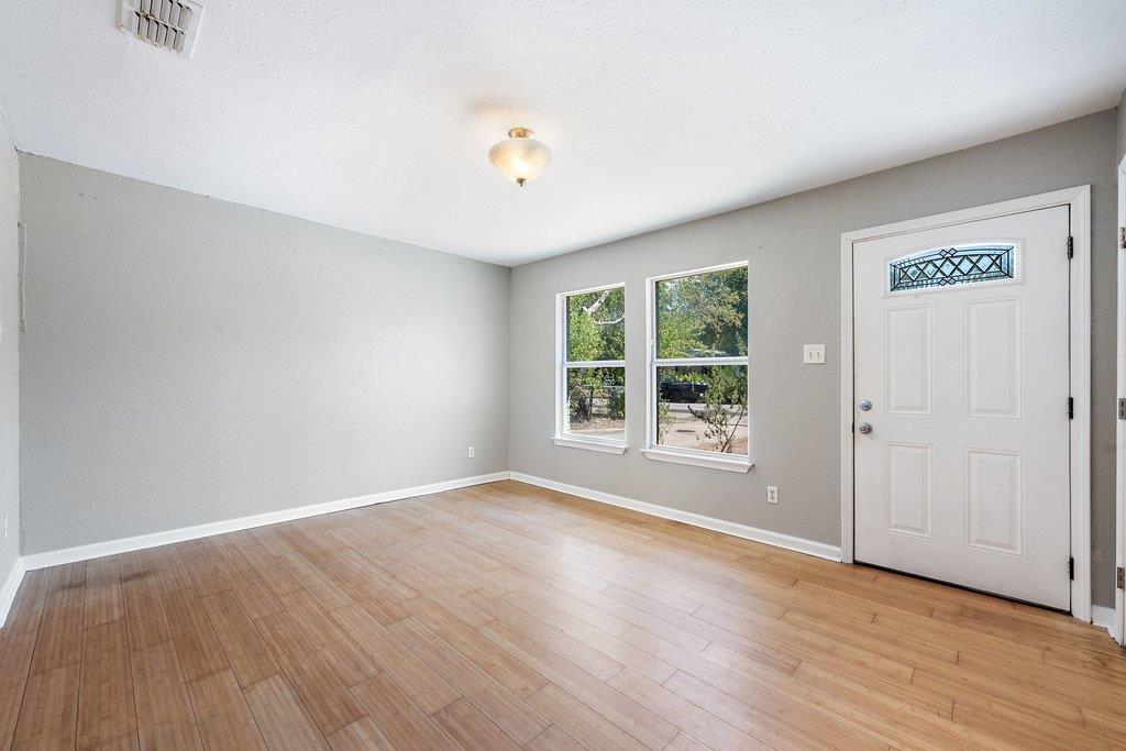 1304 Lily Ter Property Photo 3