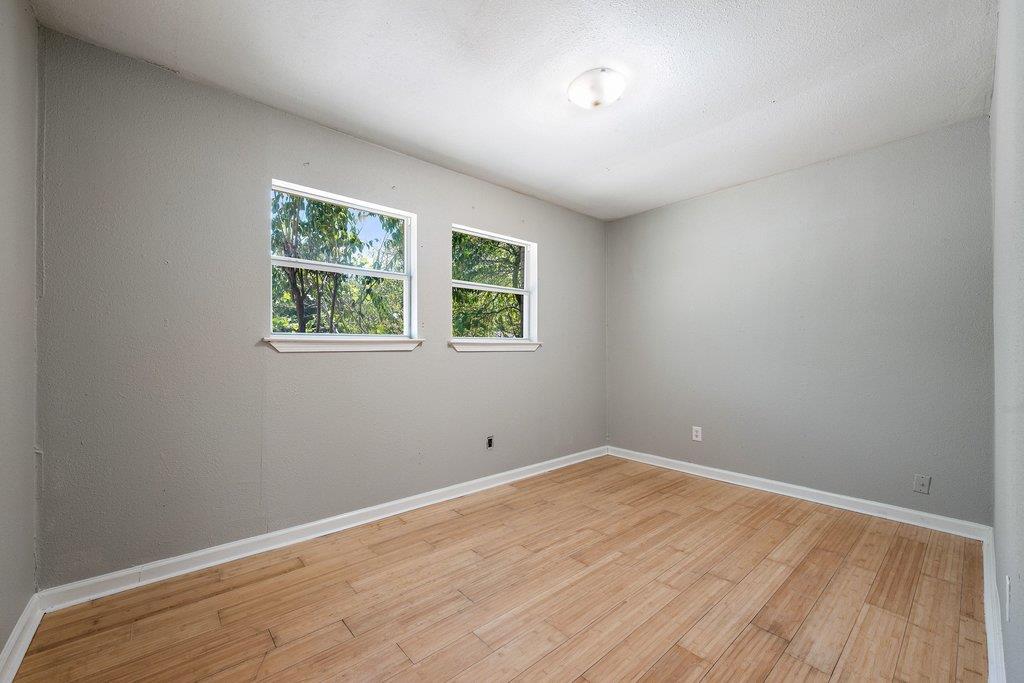 1304 Lily Ter Property Photo 5