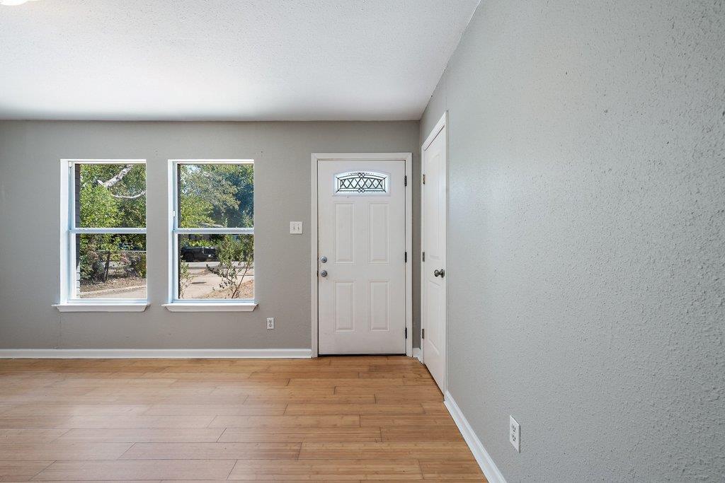 1304 Lily Ter Property Photo 7