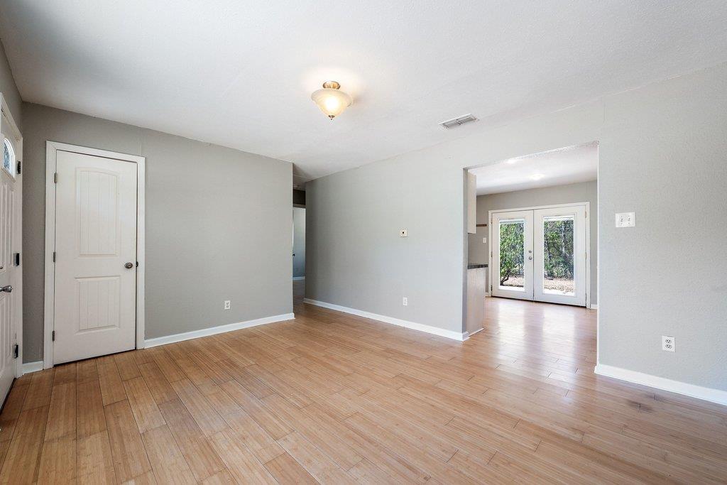 1304 Lily Ter Property Photo 9
