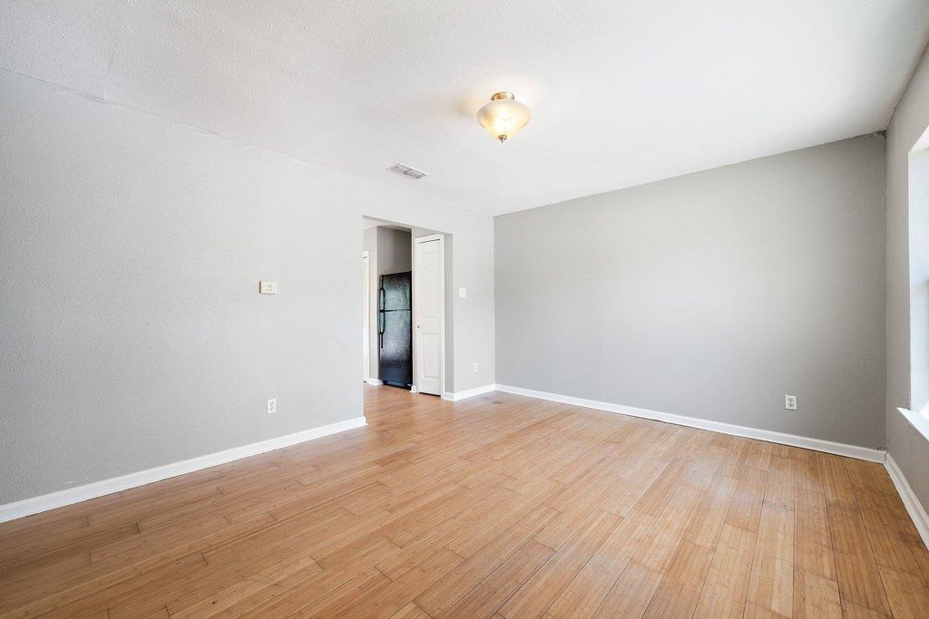 1304 Lily Ter Property Photo 10