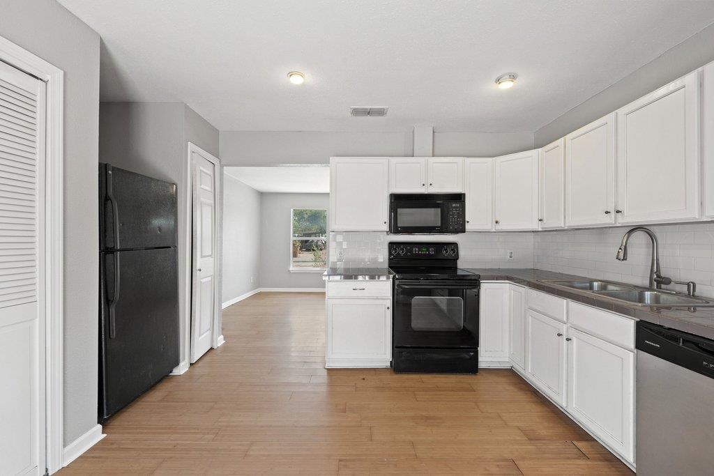 1304 Lily Ter Property Photo 11