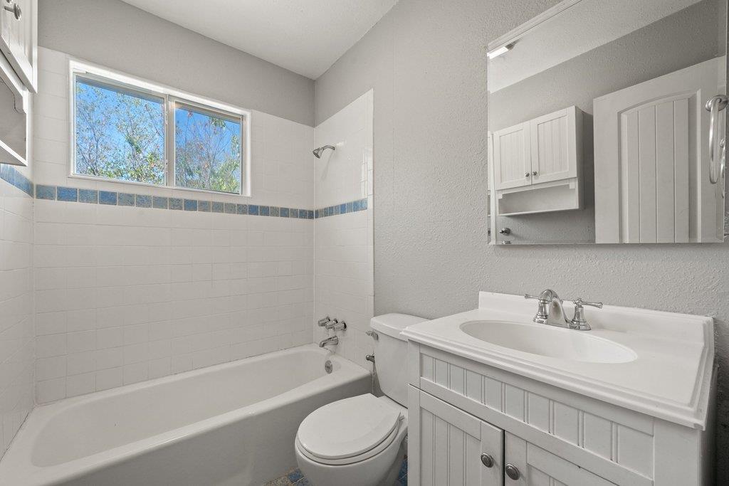 1304 Lily Ter Property Photo 19