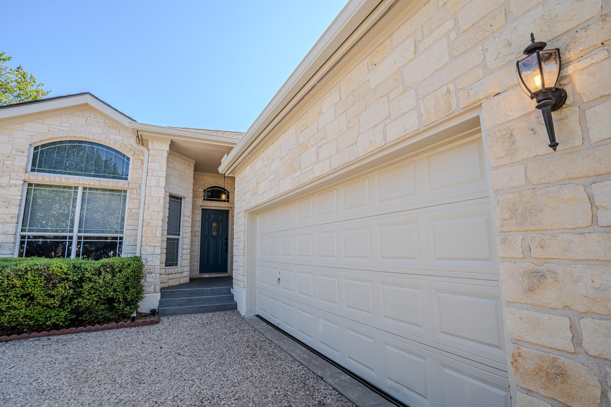 218 Hazeltine Dr Property Photo 2